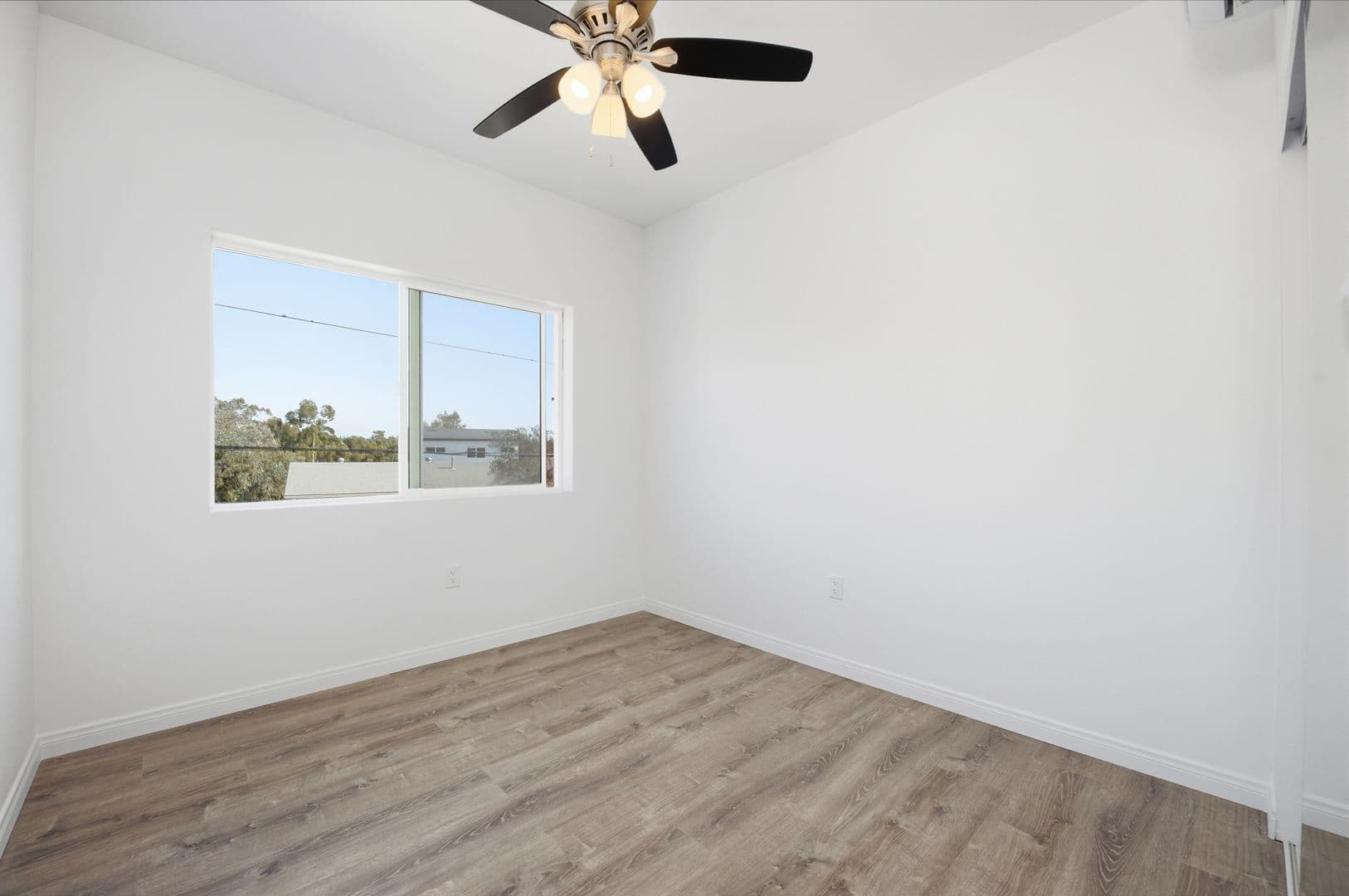 San Diego House: 5426 Brockbank Place