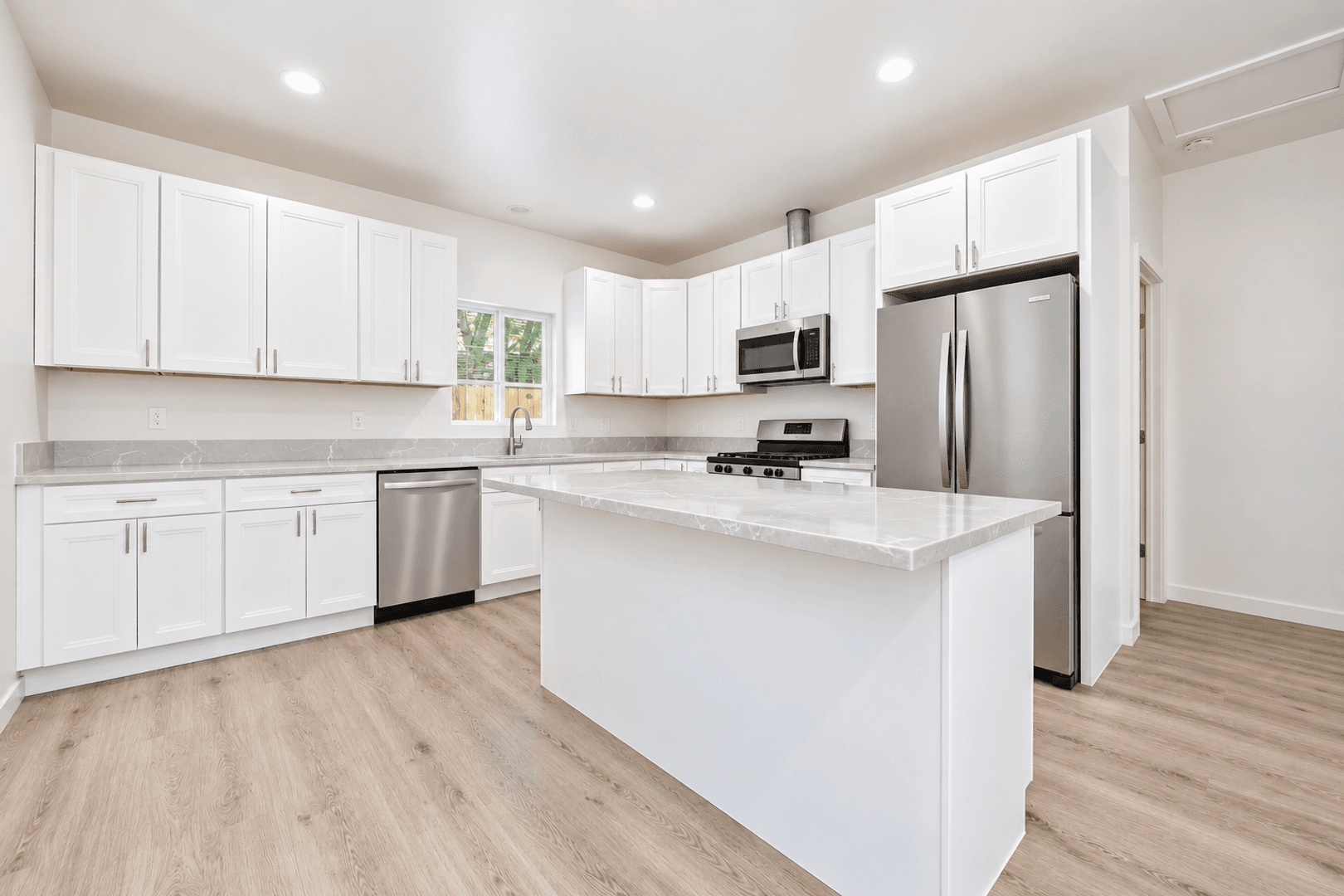 San Diego House: 5174 Brockbank Place