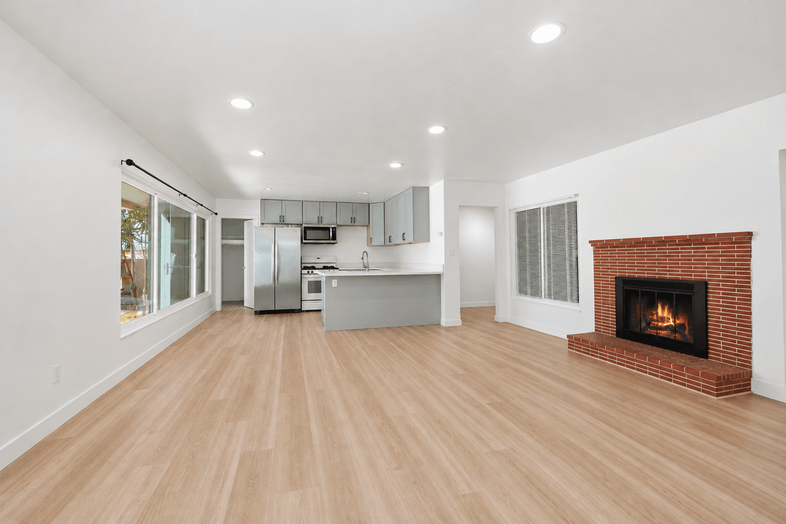 San Diego House: 5231 East Falls View Drive