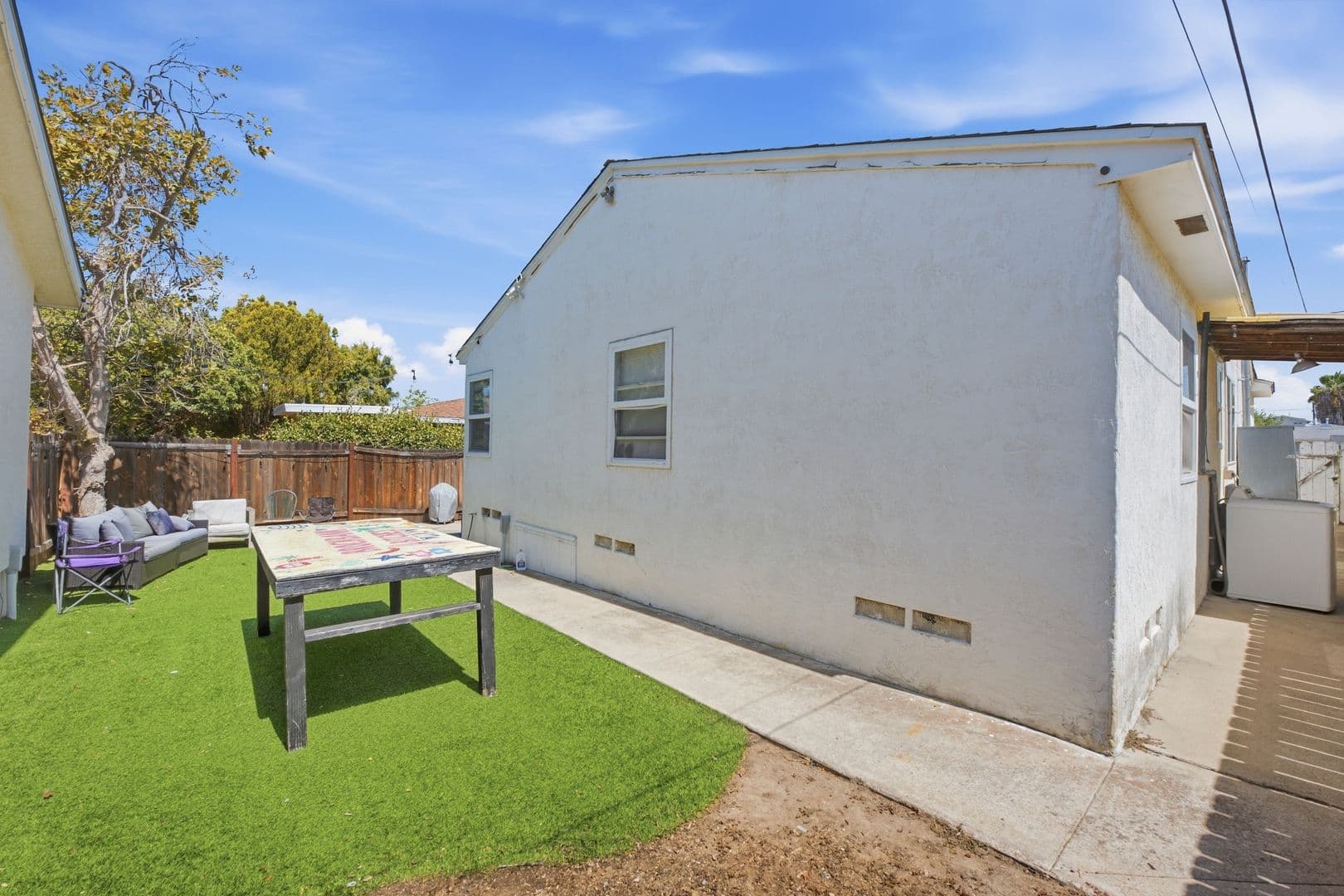 San Diego House: 5154 Brockbank Place