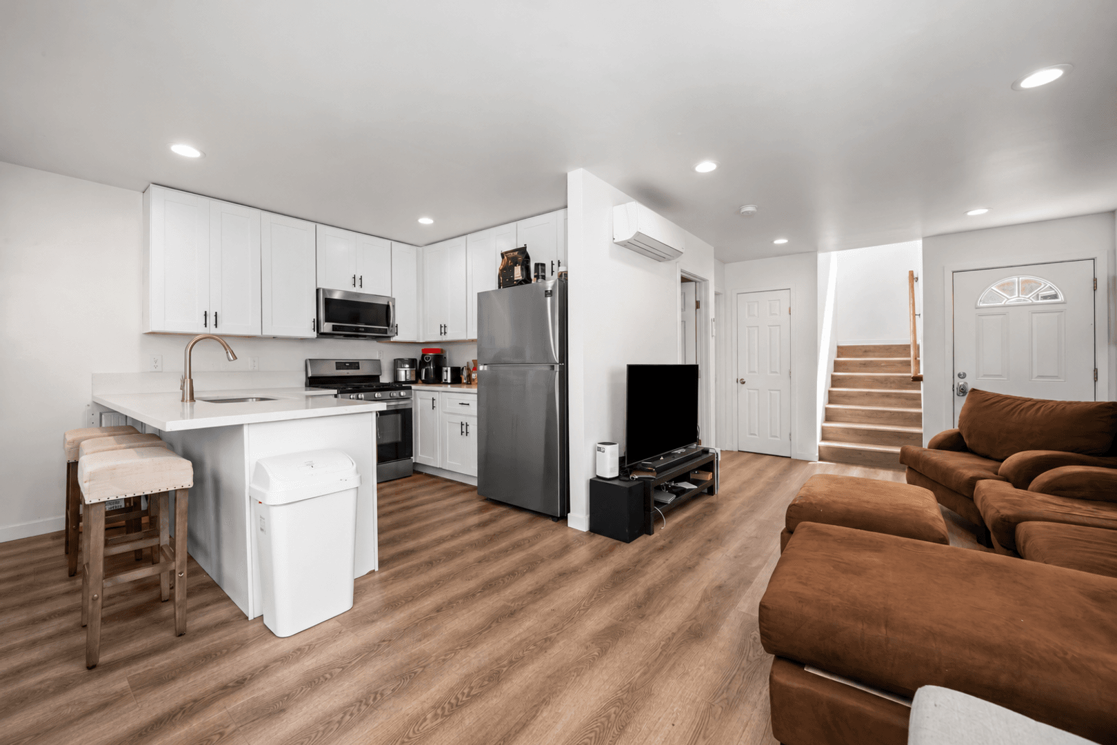 San Diego House: 5377 East Falls View Drive