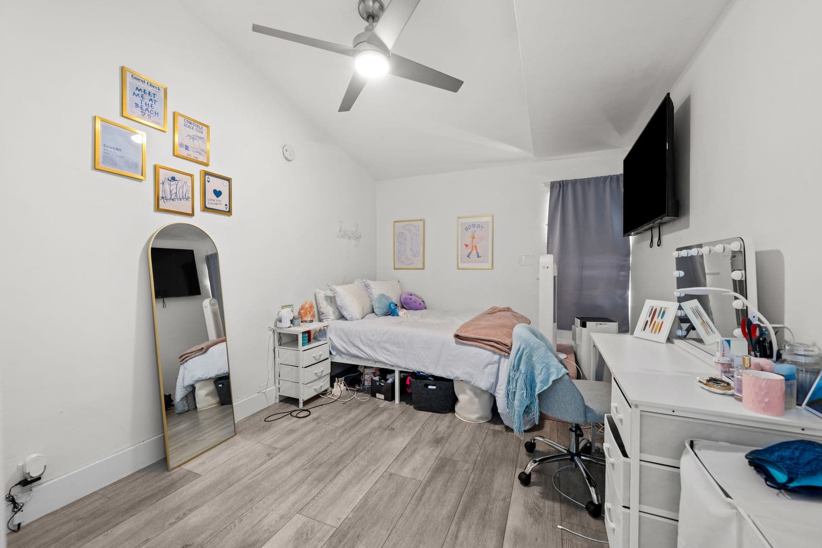 San Diego House: 5332-5334 Redding Road