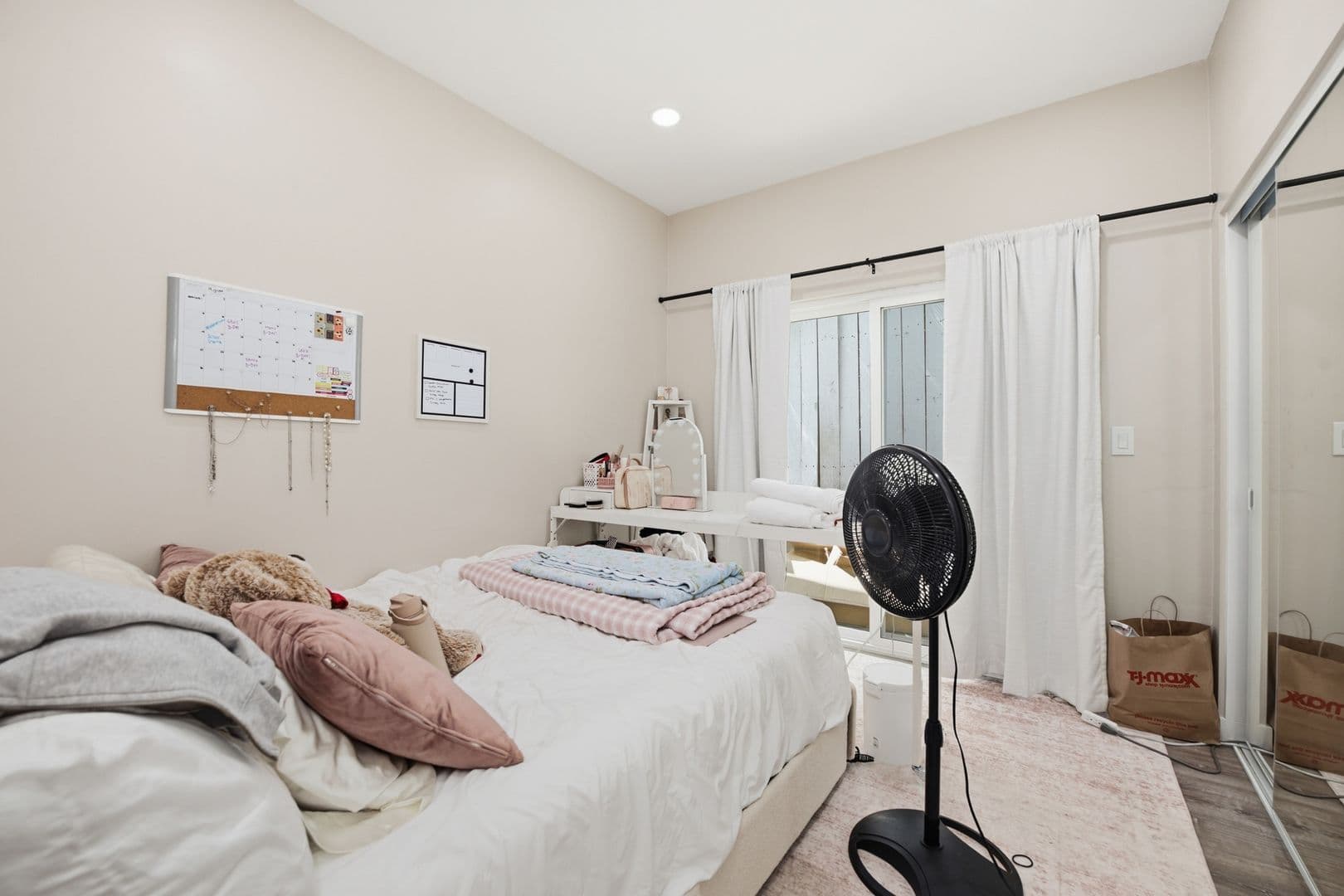 San Diego House: 4924-1 Tierra Baja Way