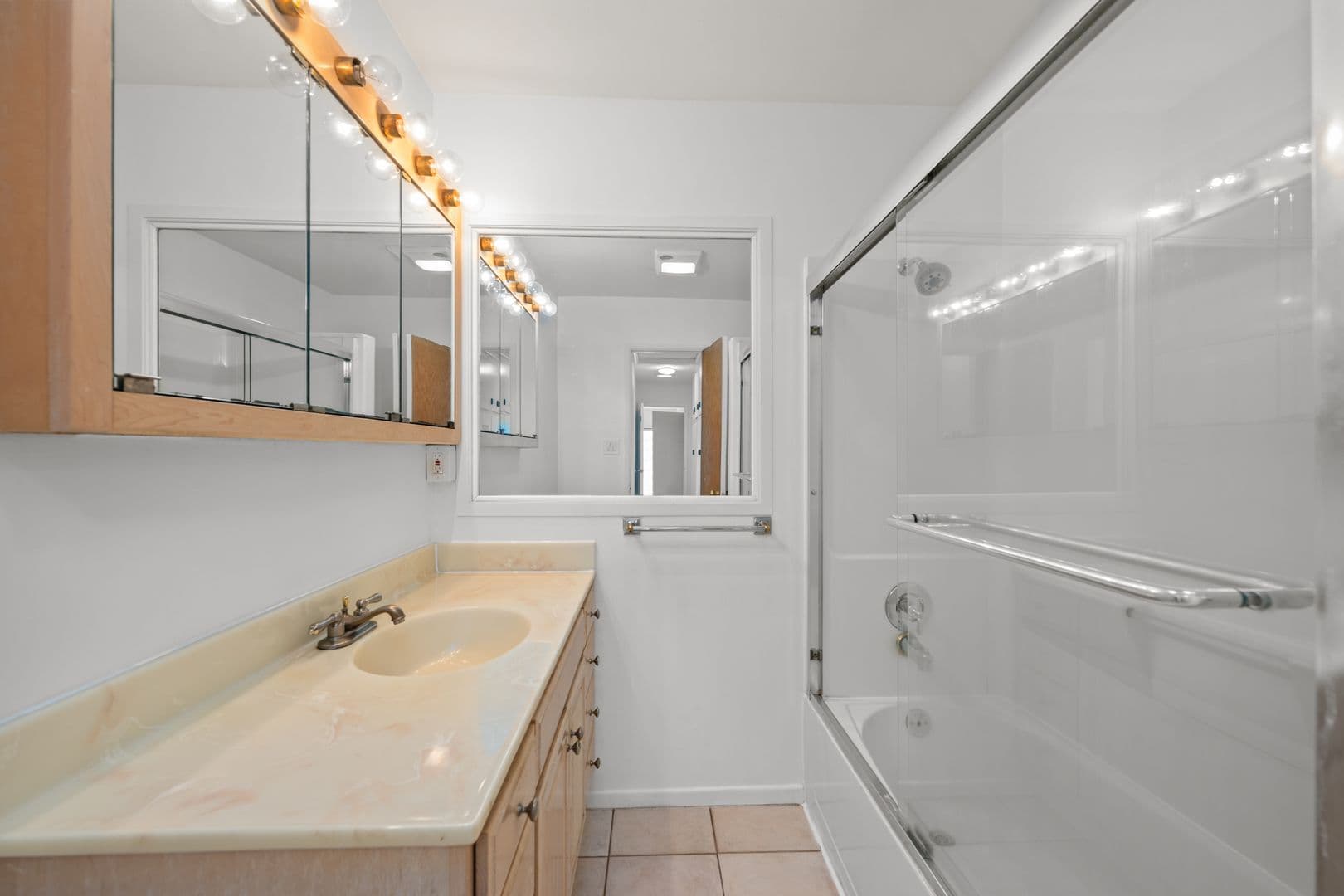 San Diego House: 5454 Mary Lane Drive