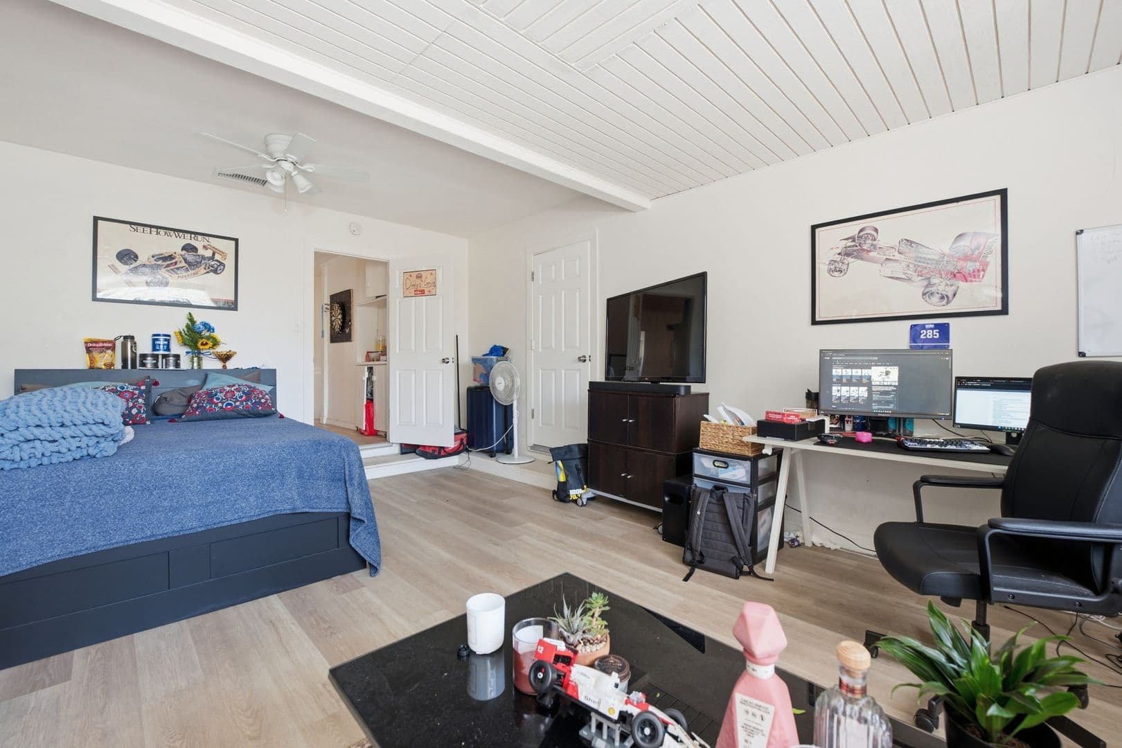 San Diego House: 5449-5451 Dorothy Drive