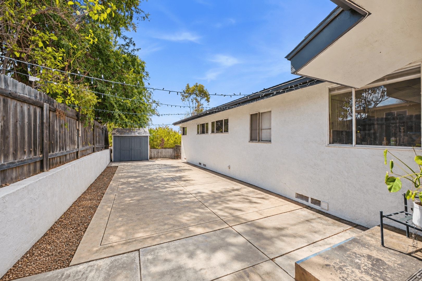 San Diego House: 5449-5451 Dorothy Drive