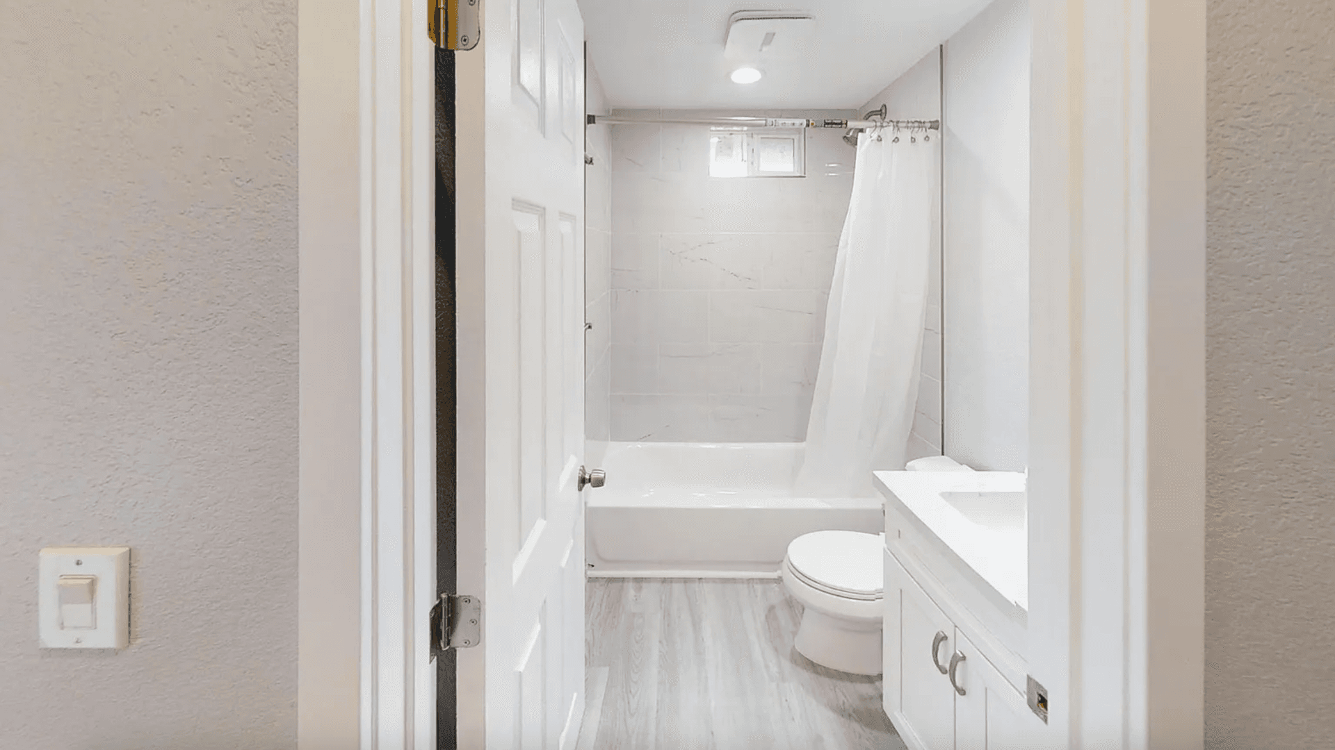 San Diego House: 5539-5541 Dorothy Drive