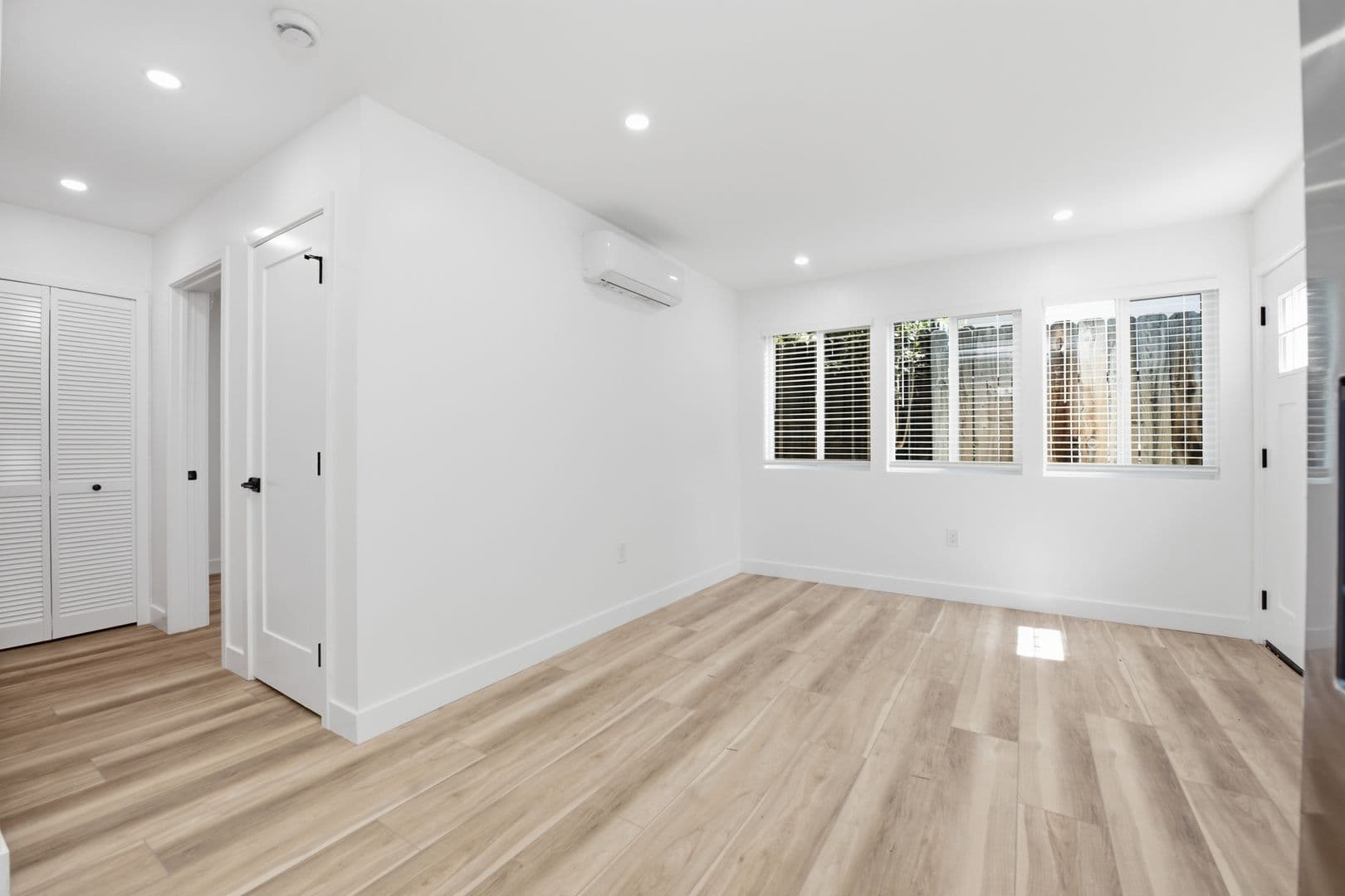 San Diego House: 5016 Chaparral Way