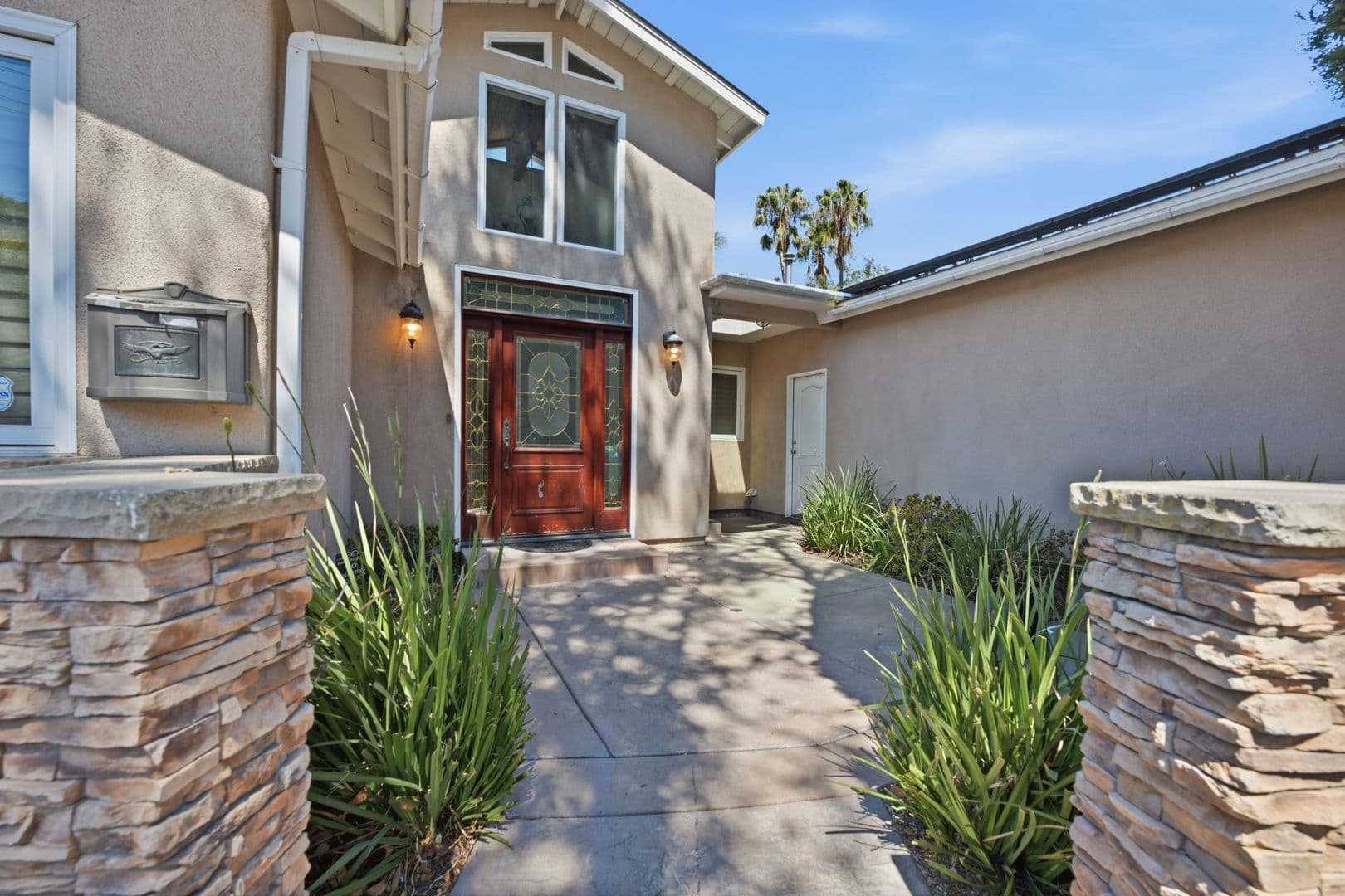San Diego House: 4854 Campanile Drive