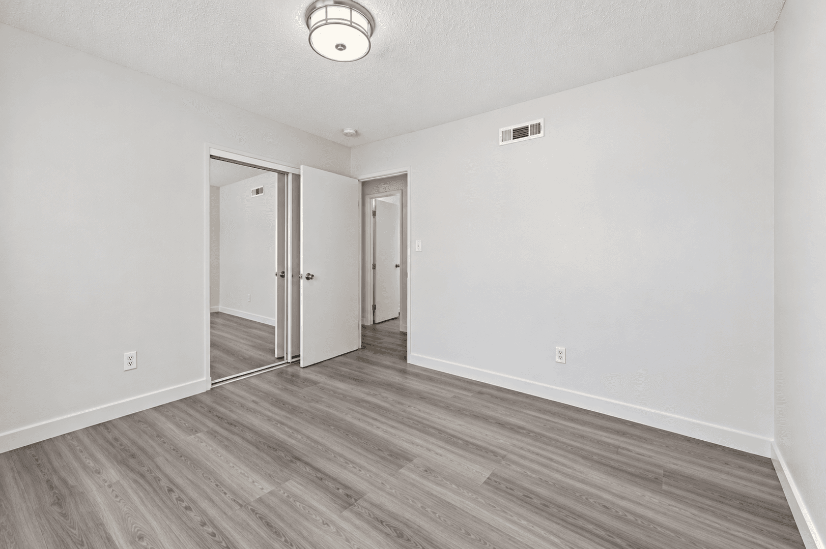 San Diego House: 5318-5320 Brockbank Place