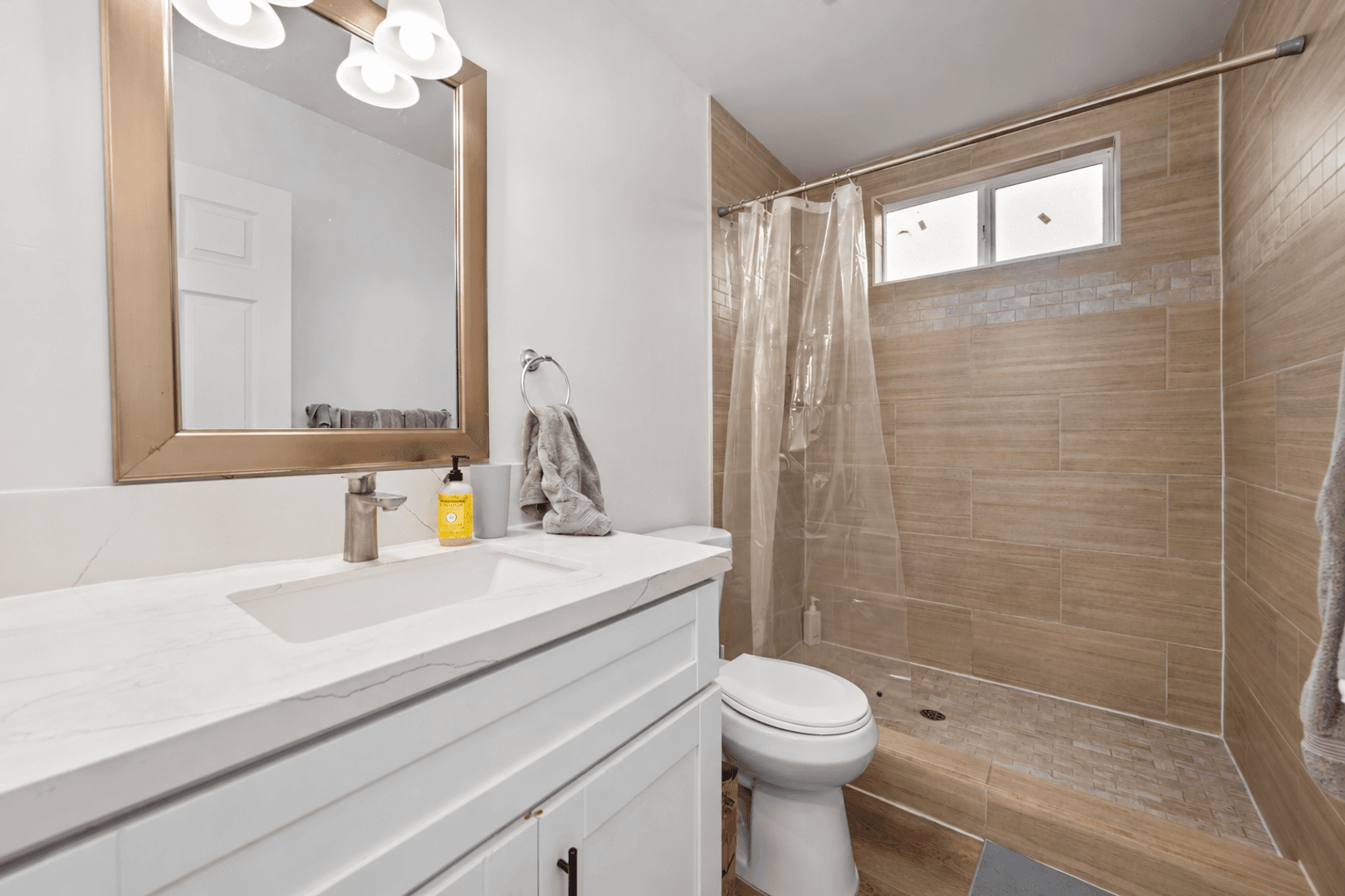 San Diego House: 5377 East Falls View Drive