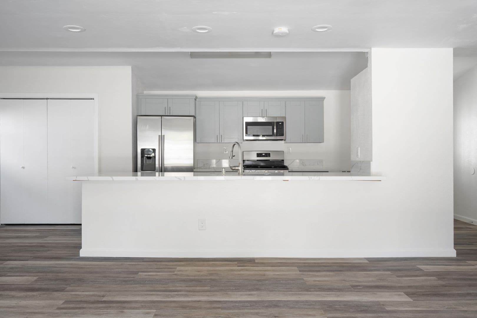 San Diego House: 5288 Manhasset Drive