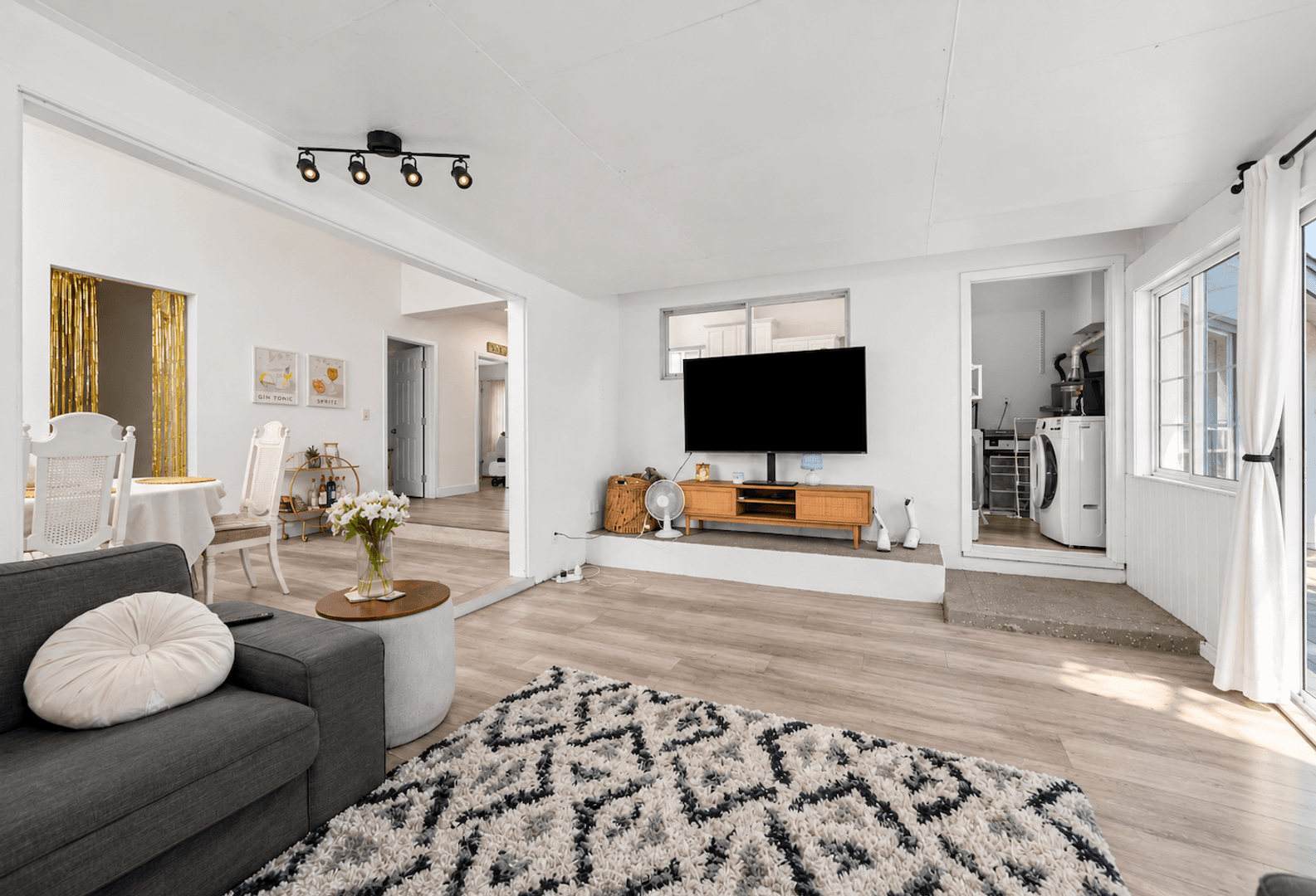 San Diego House: 5332-5334 Redding Road
