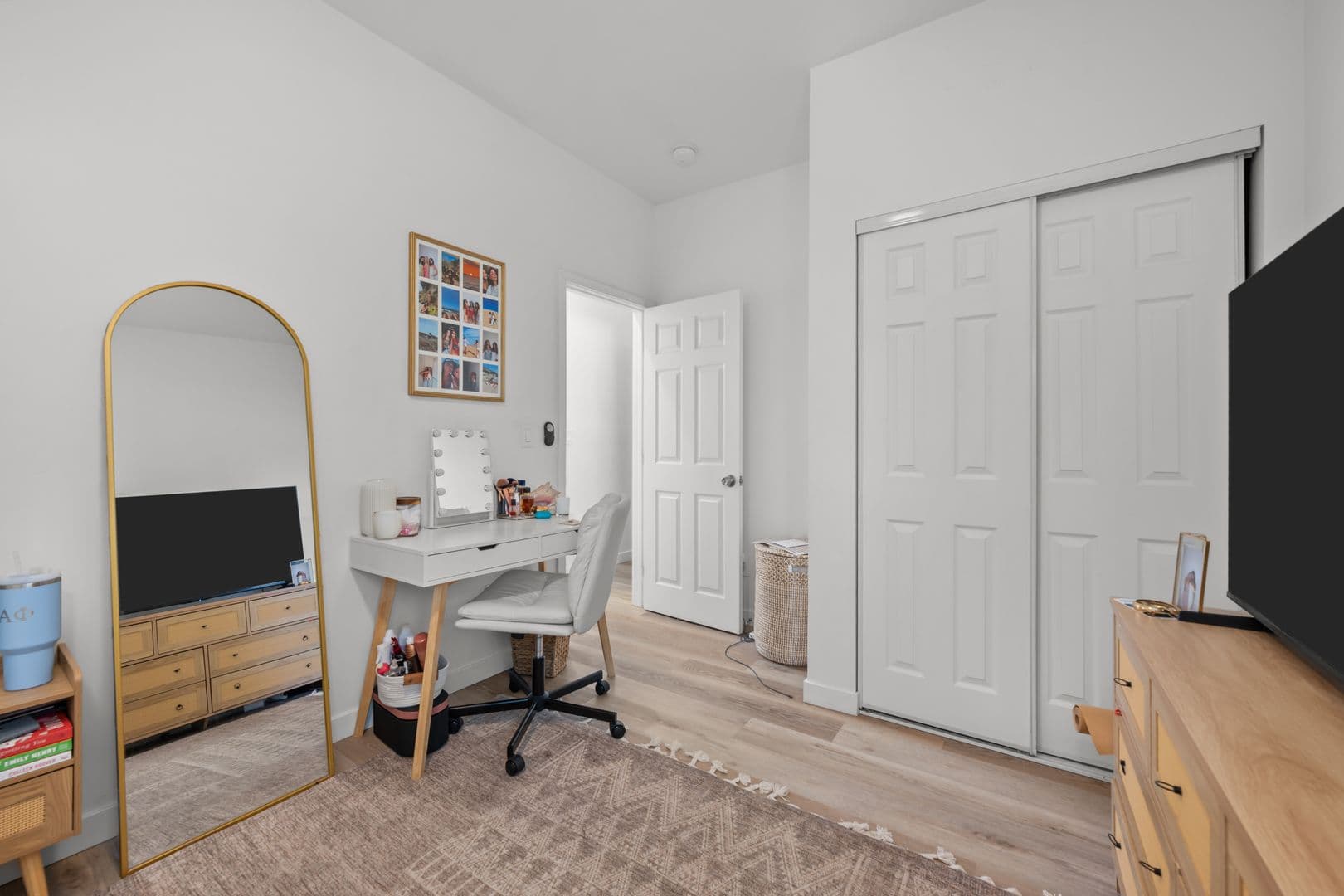 San Diego House: 5233 East Falls View Drive