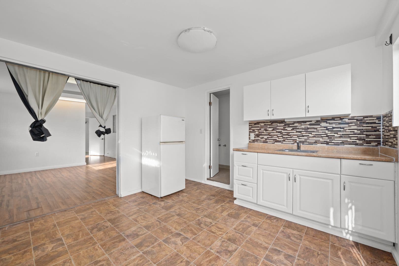 San Diego House: 5454 Mary Lane Drive