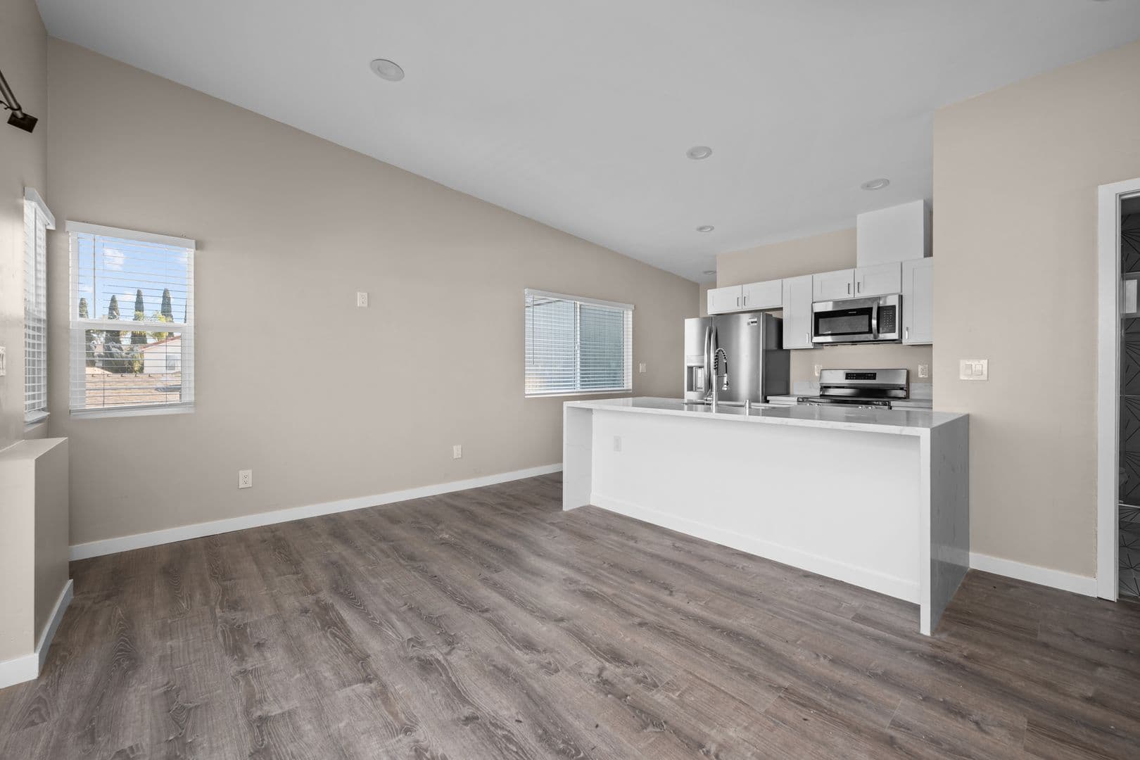San Diego House: 6211 Mesita Drive