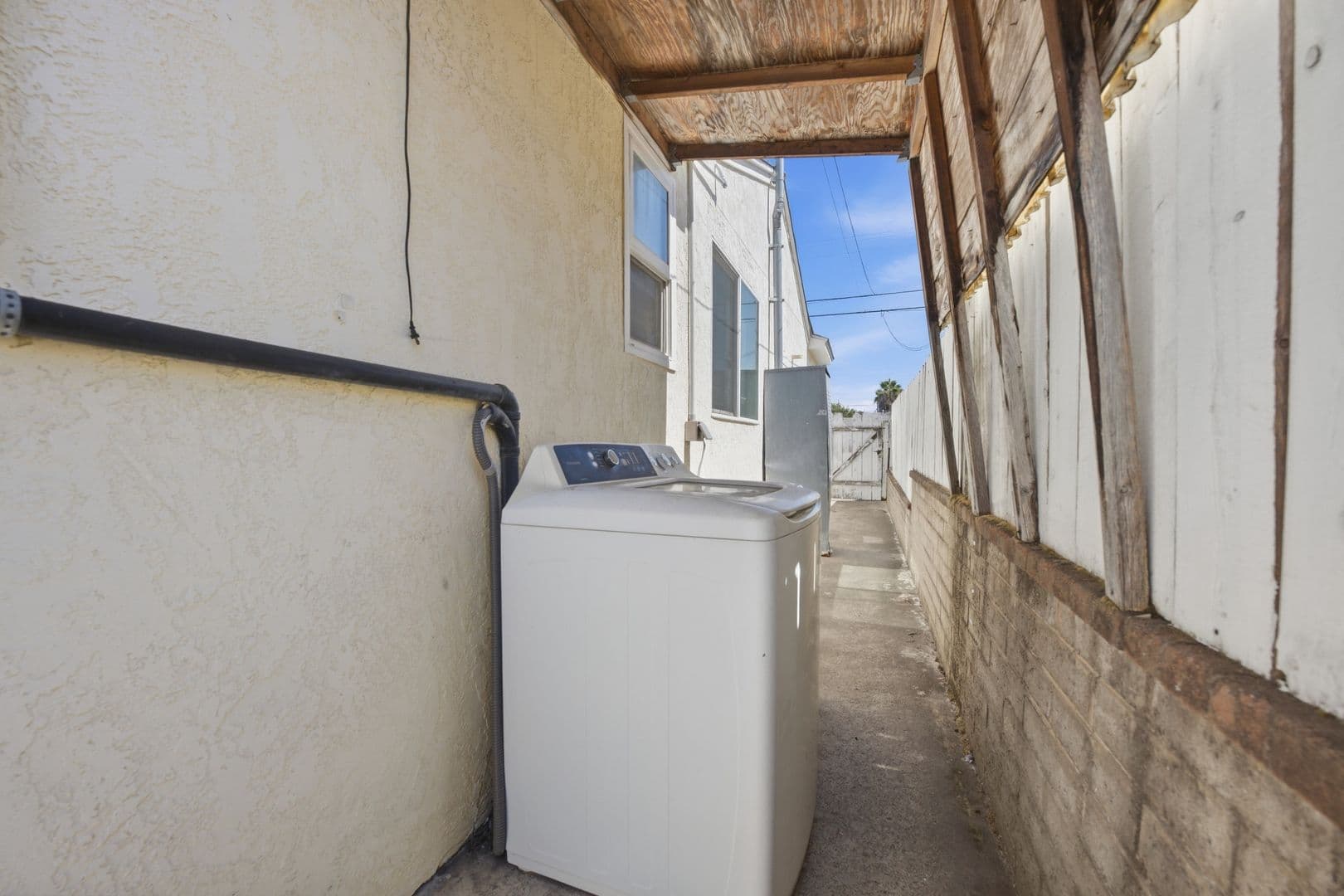 San Diego House: 5154 Brockbank Place