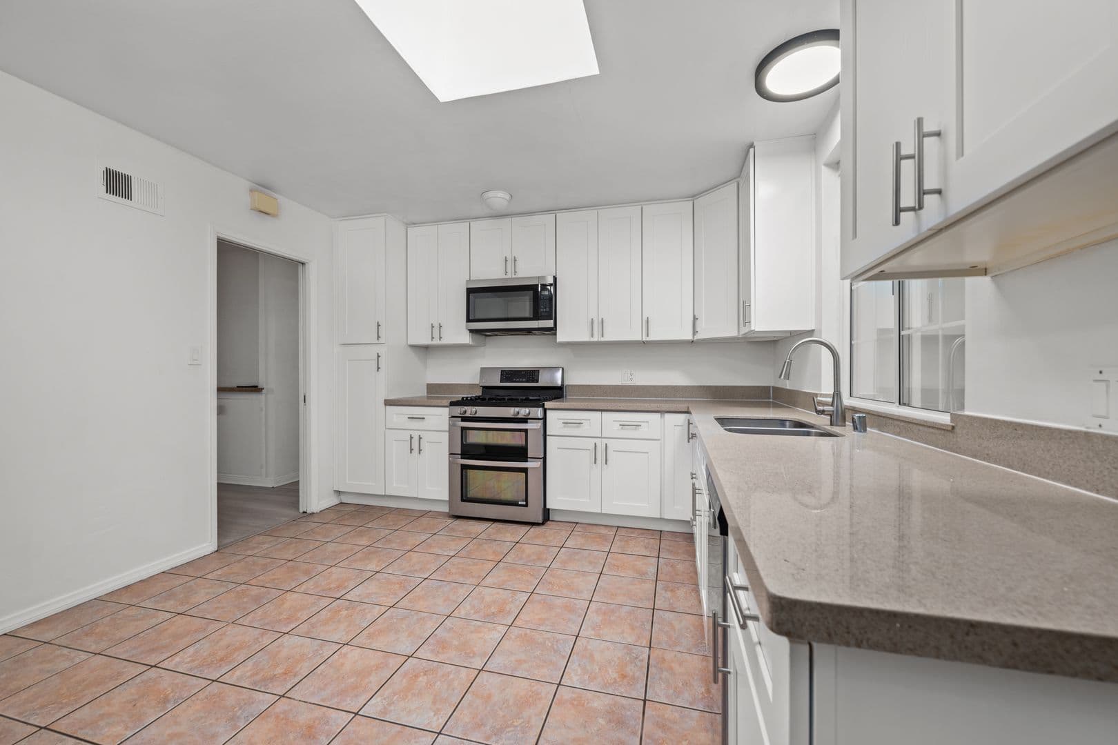 San Diego House: 5454 Mary Lane Drive