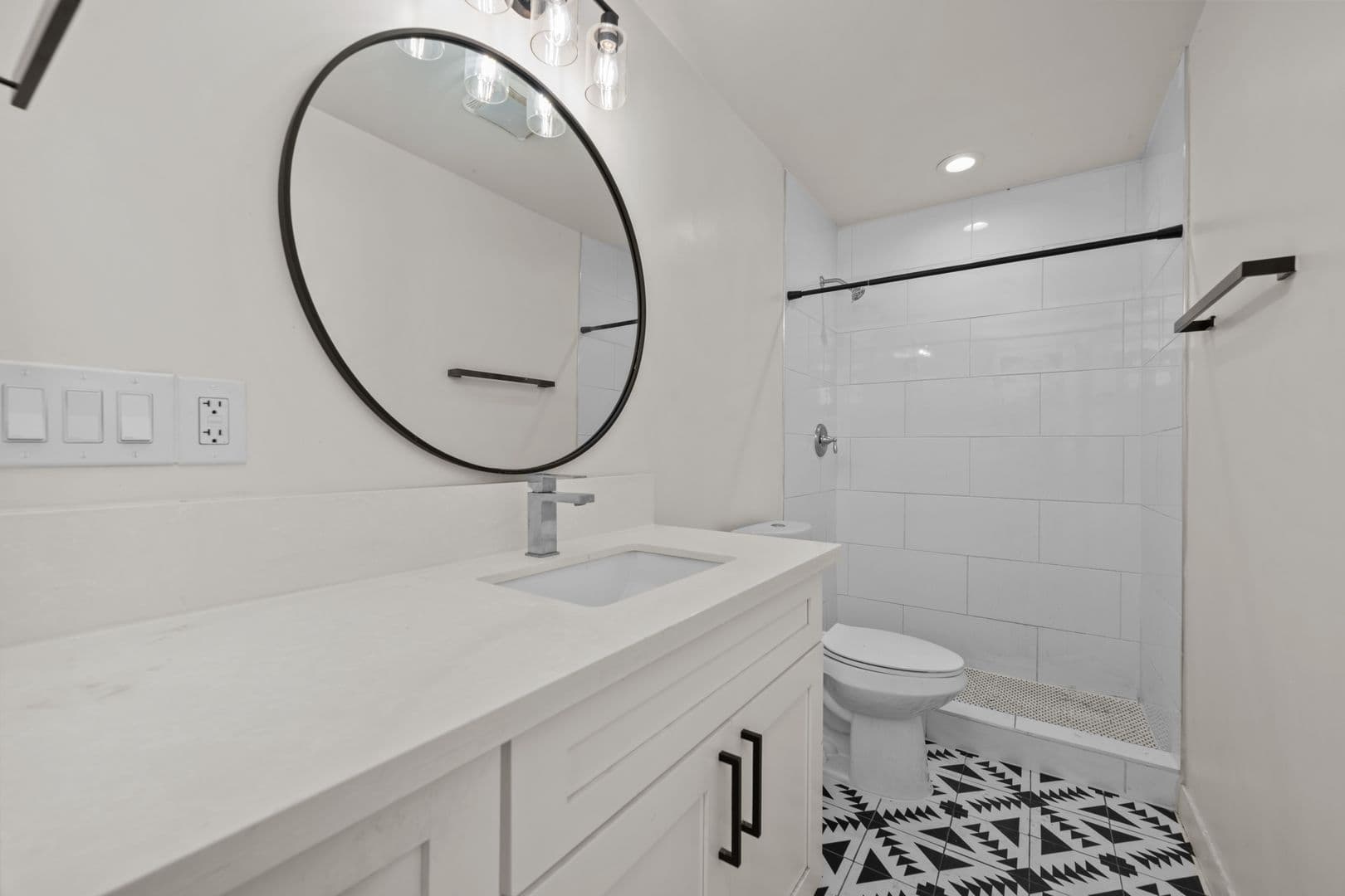 San Diego House: 5533 Mary Lane Drive