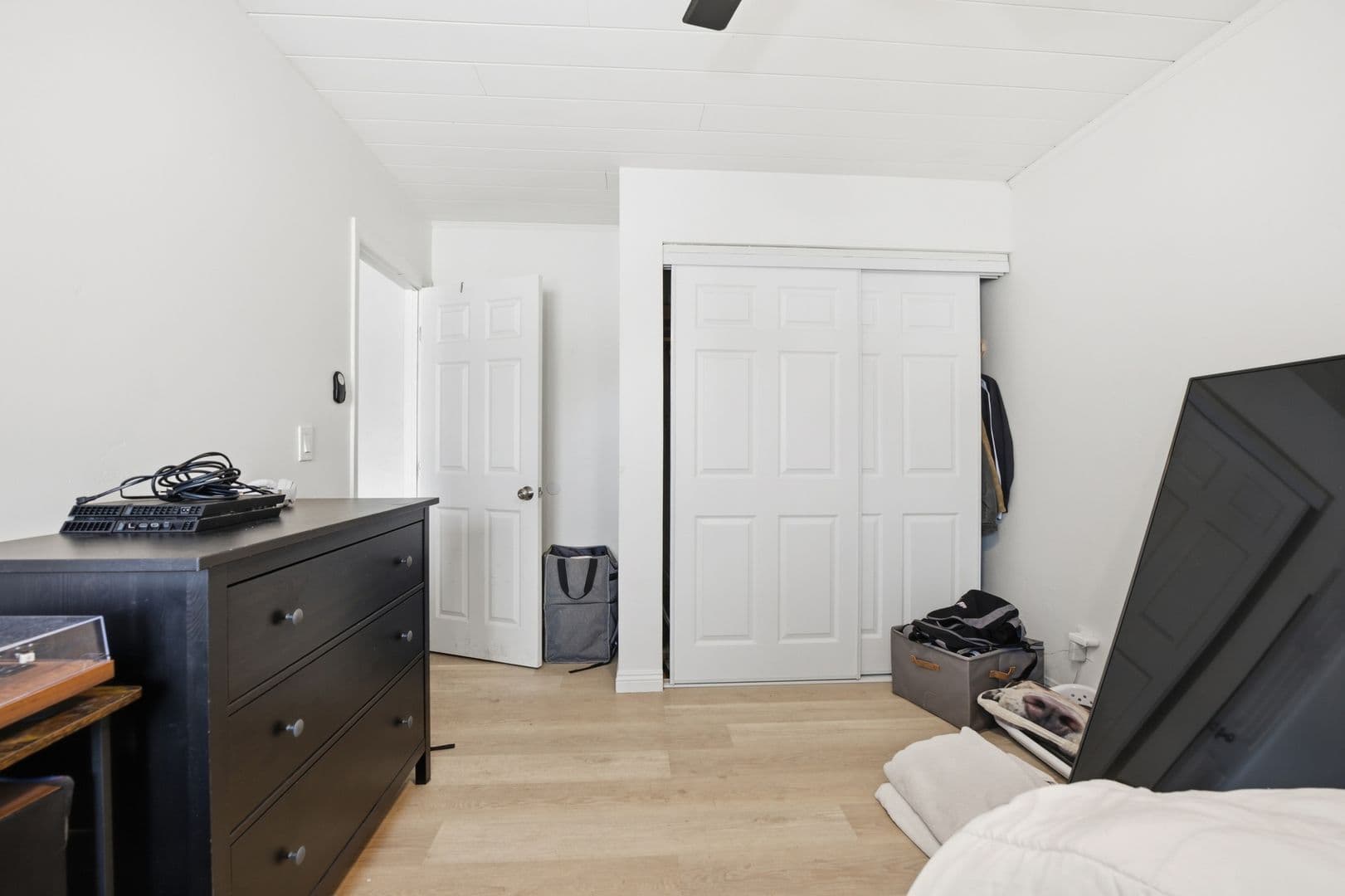 San Diego House: 5449-5451 Dorothy Drive