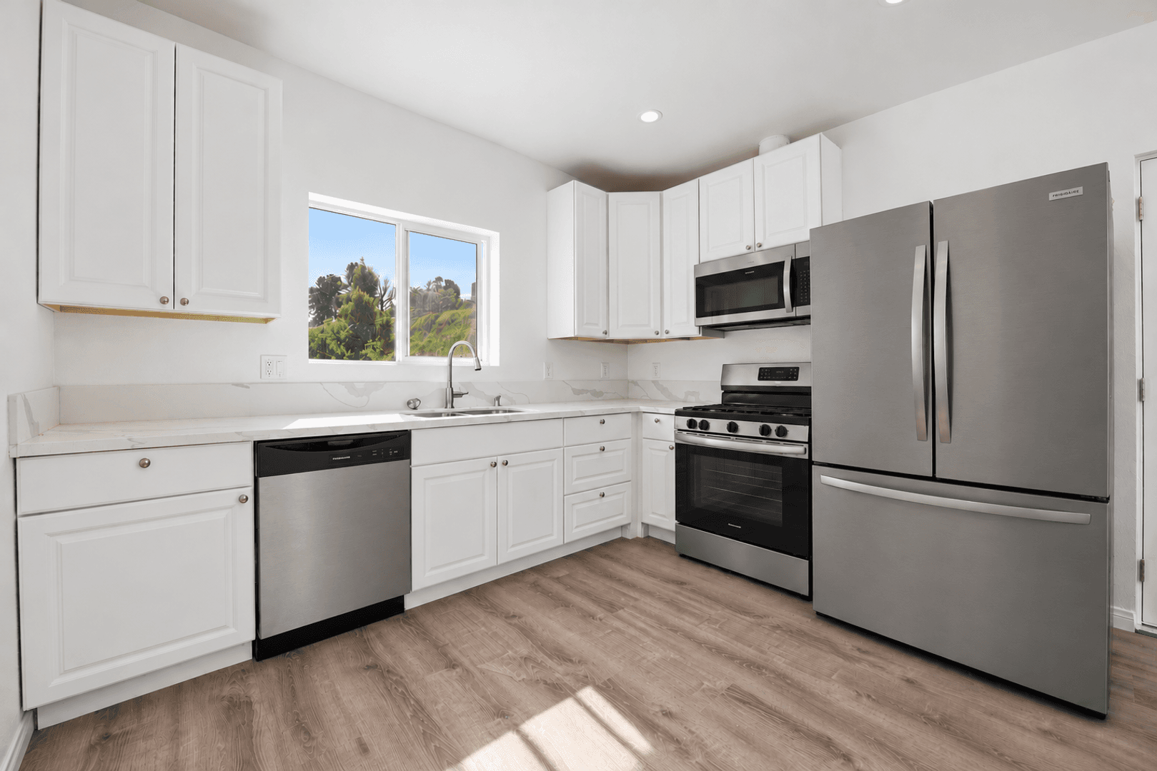 San Diego House: 5444 Brockbank Place