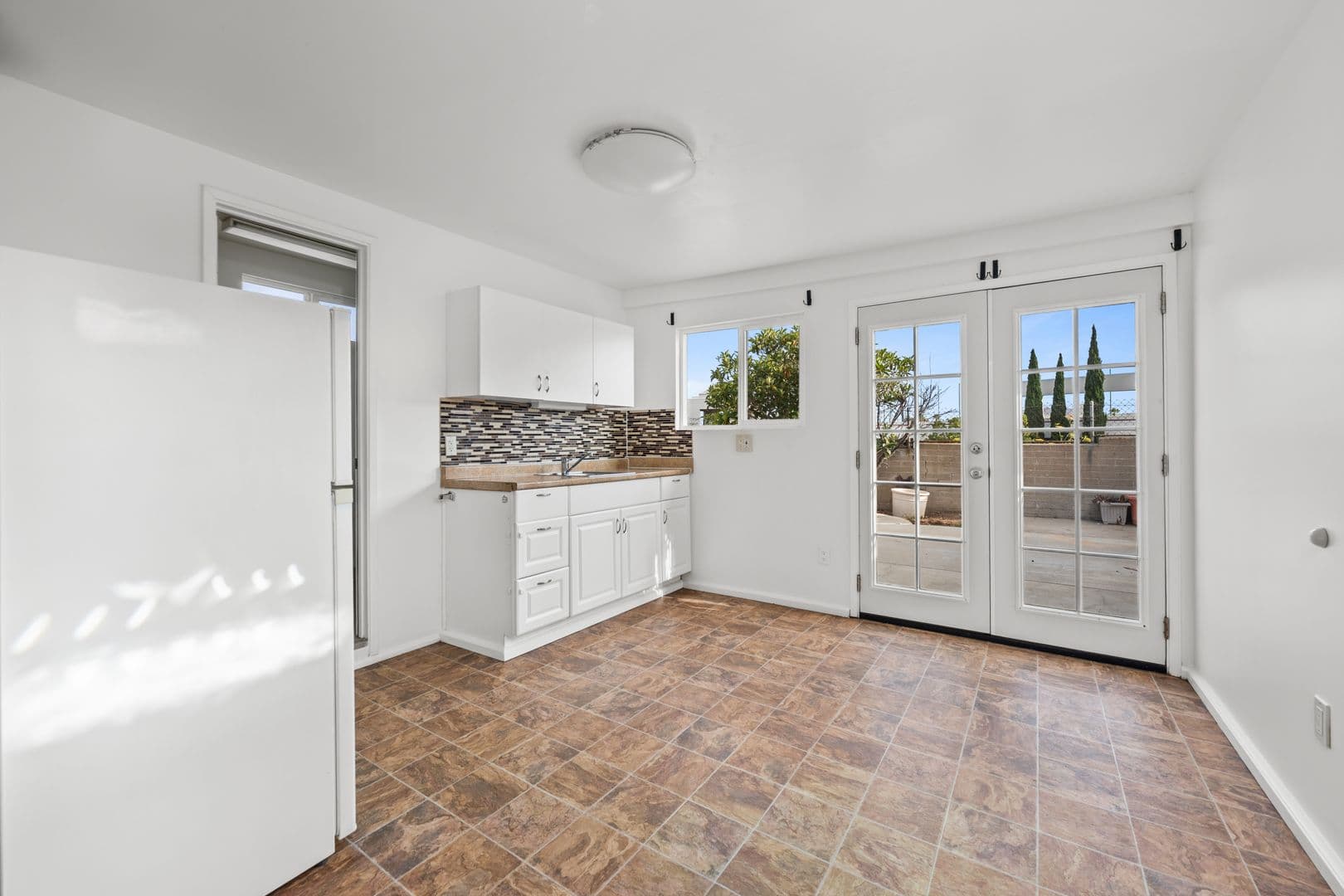 San Diego House: 5454 Mary Lane Drive