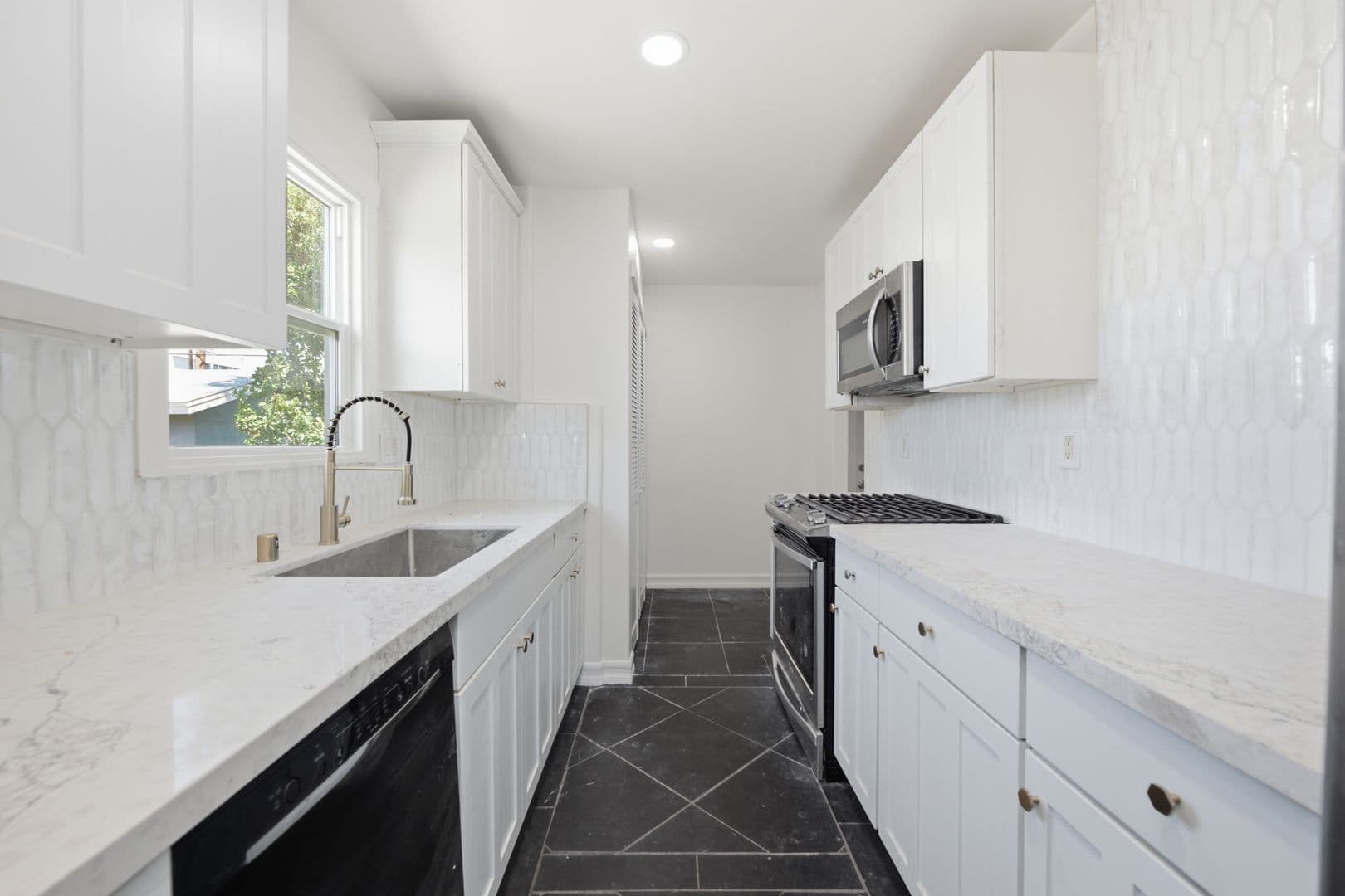 San Diego House: 6204 Mary Lane Drive