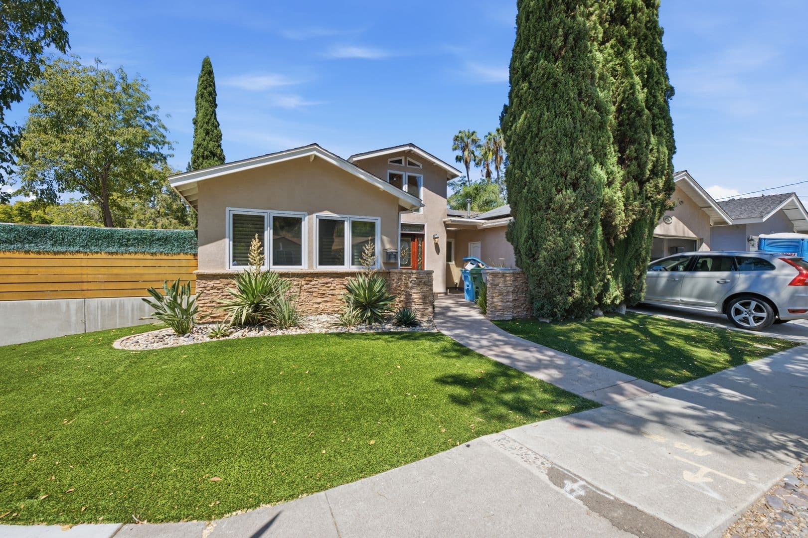 San Diego House: 4854 Campanile Drive