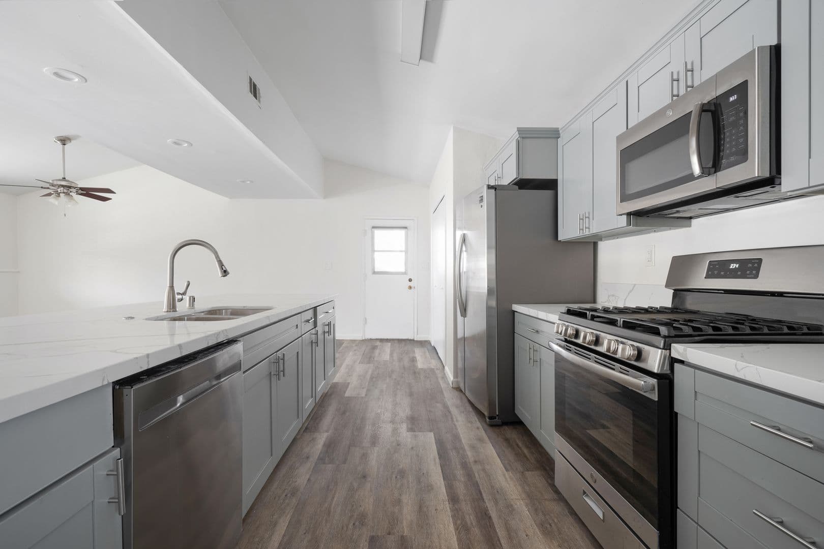 San Diego House: 5288 Manhasset Drive