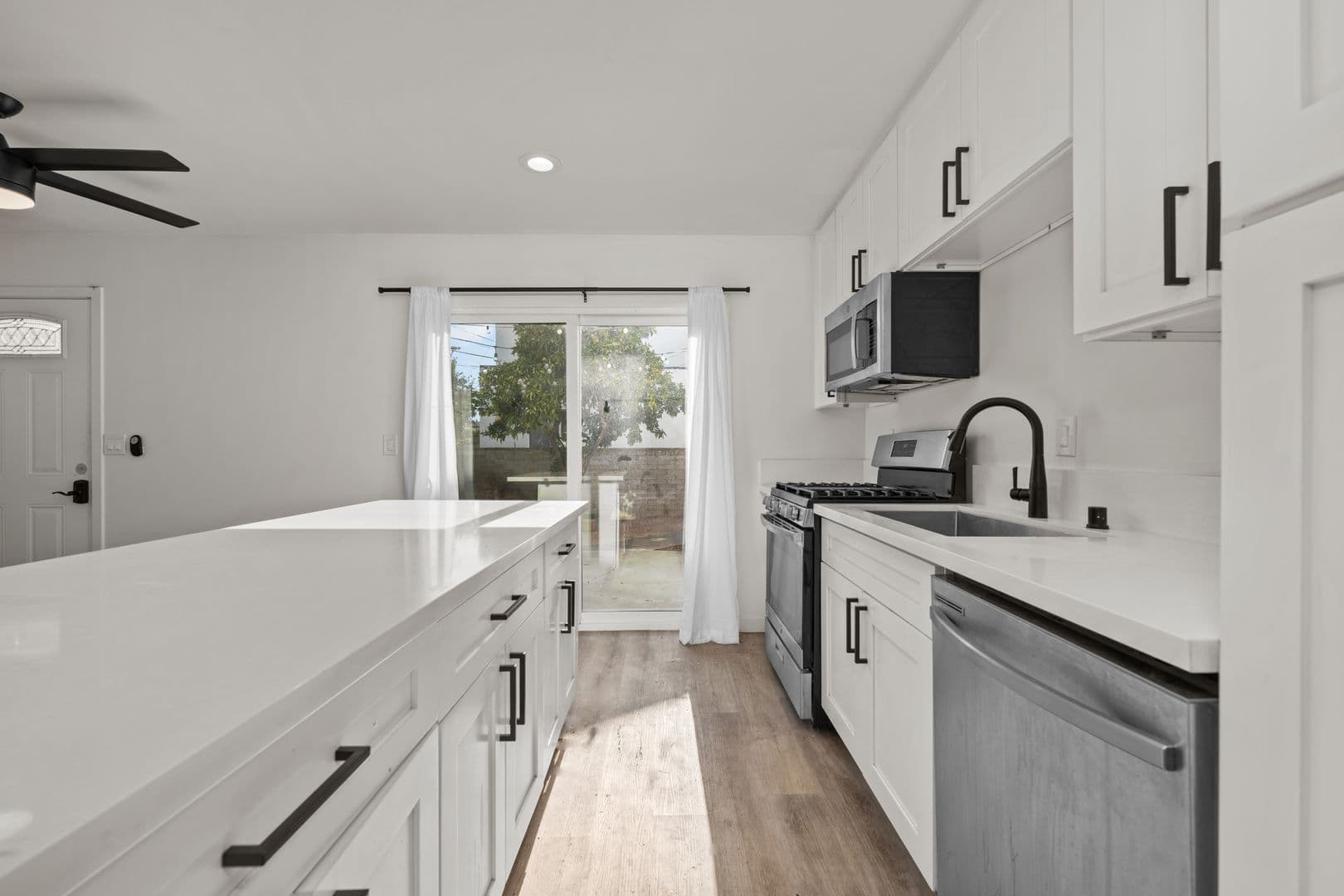 San Diego House: 5533 Mary Lane Drive
