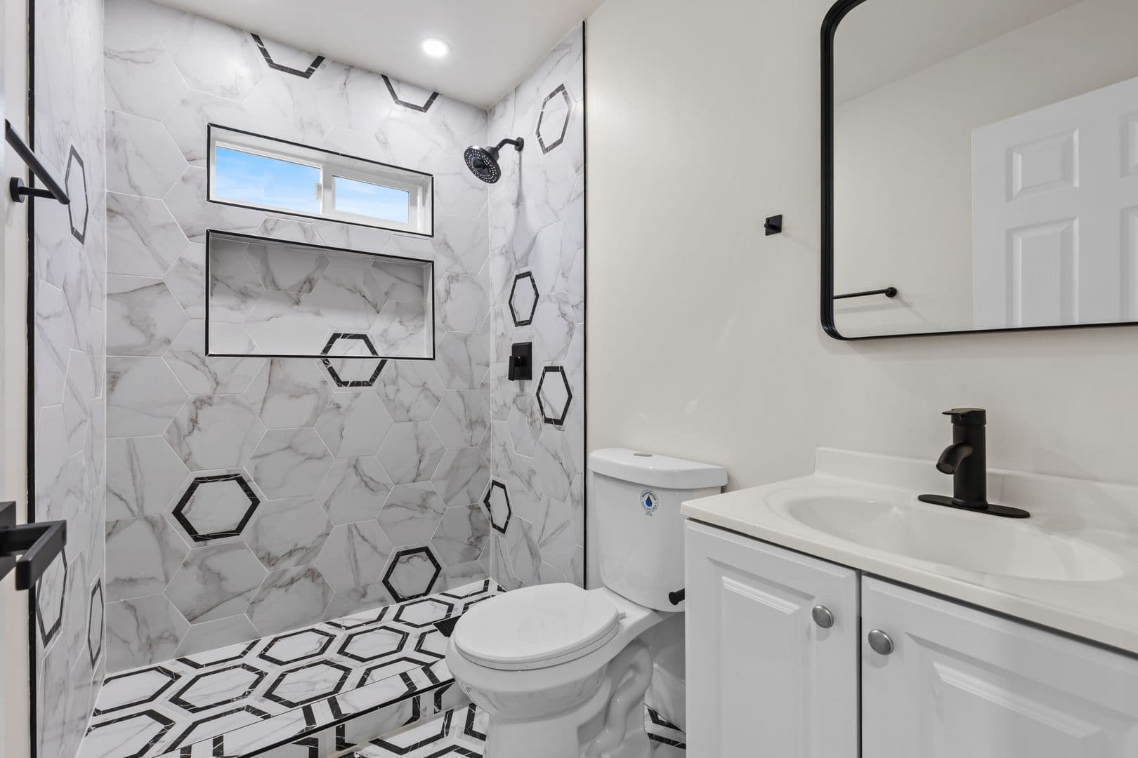 San Diego House: 6246 Rose Street