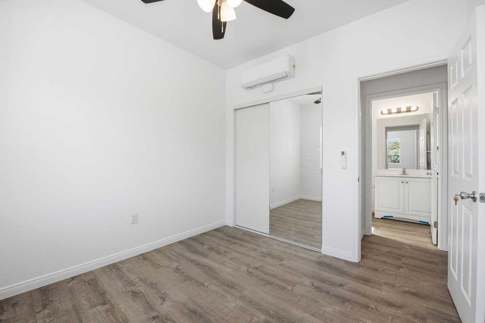 San Diego House: 5426 Brockbank Place