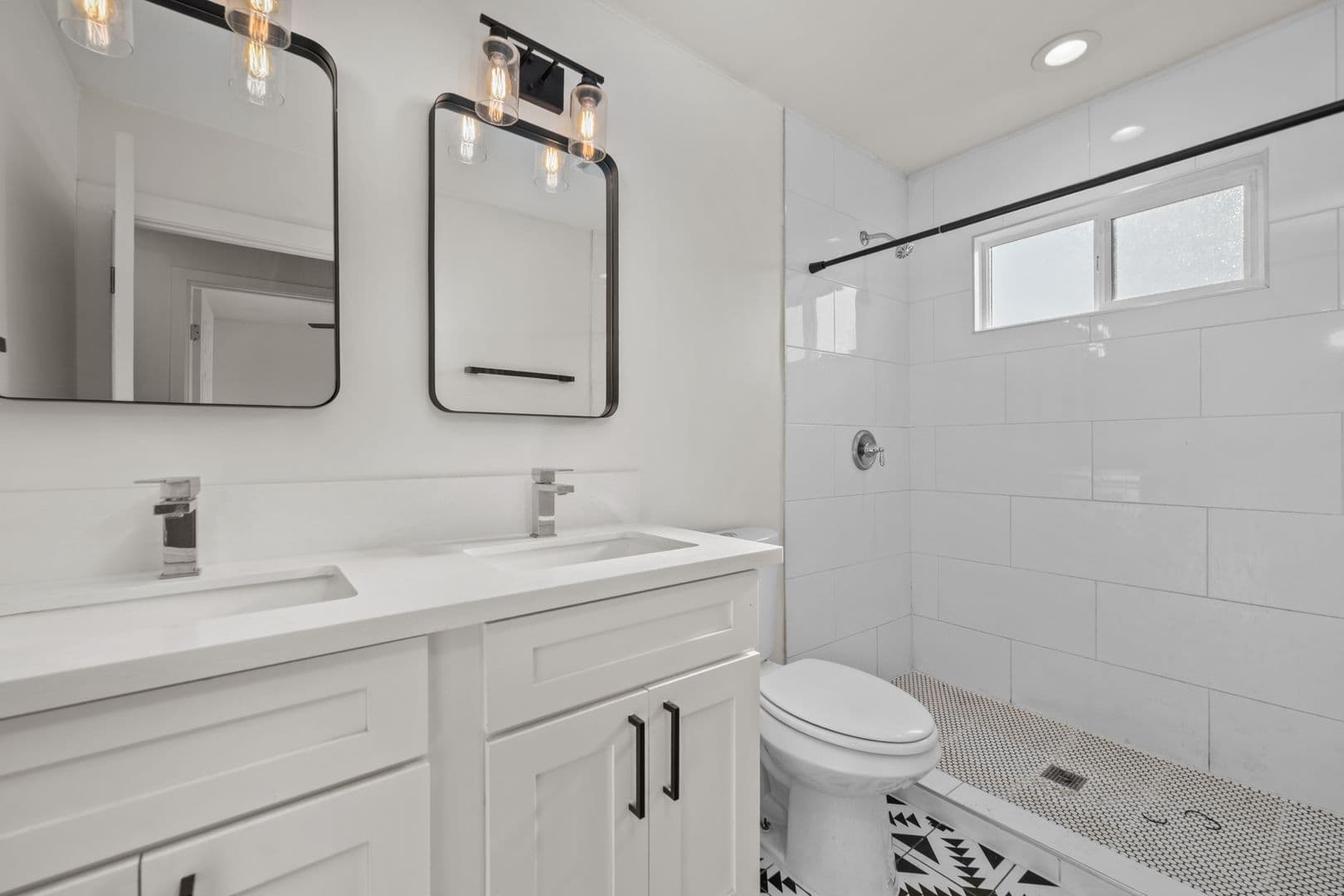 San Diego House: 5533 Mary Lane Drive