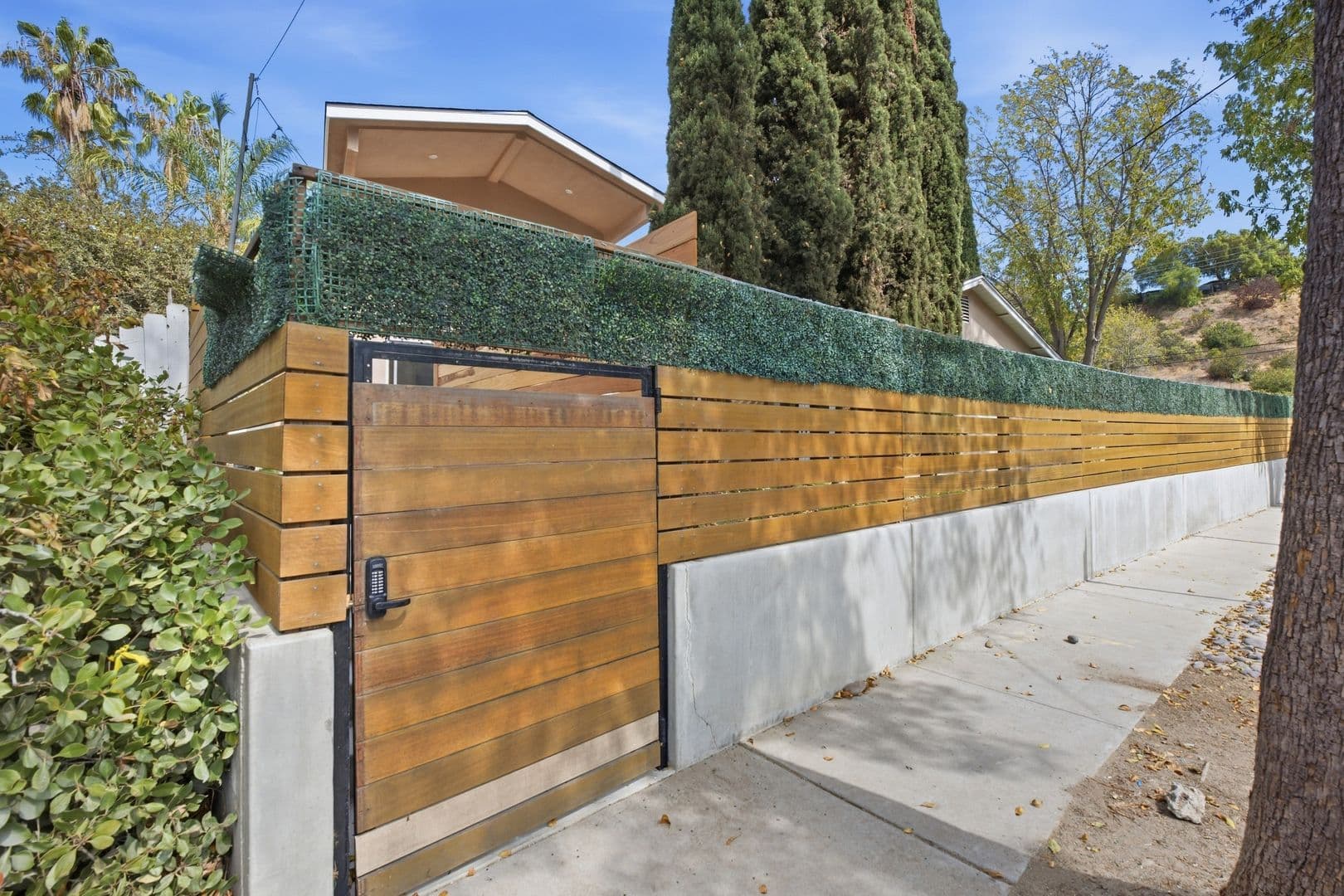 San Diego House: 5768 Campanile Drive