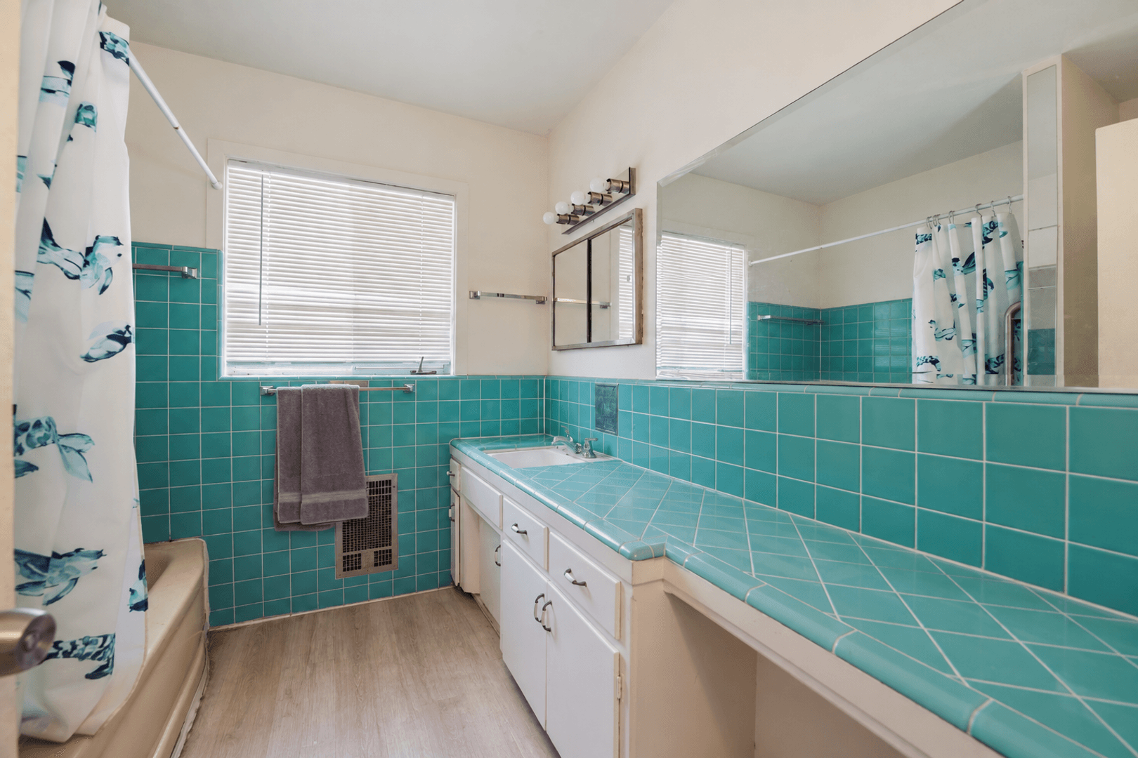 San Diego House: 5449-5451 Dorothy Drive