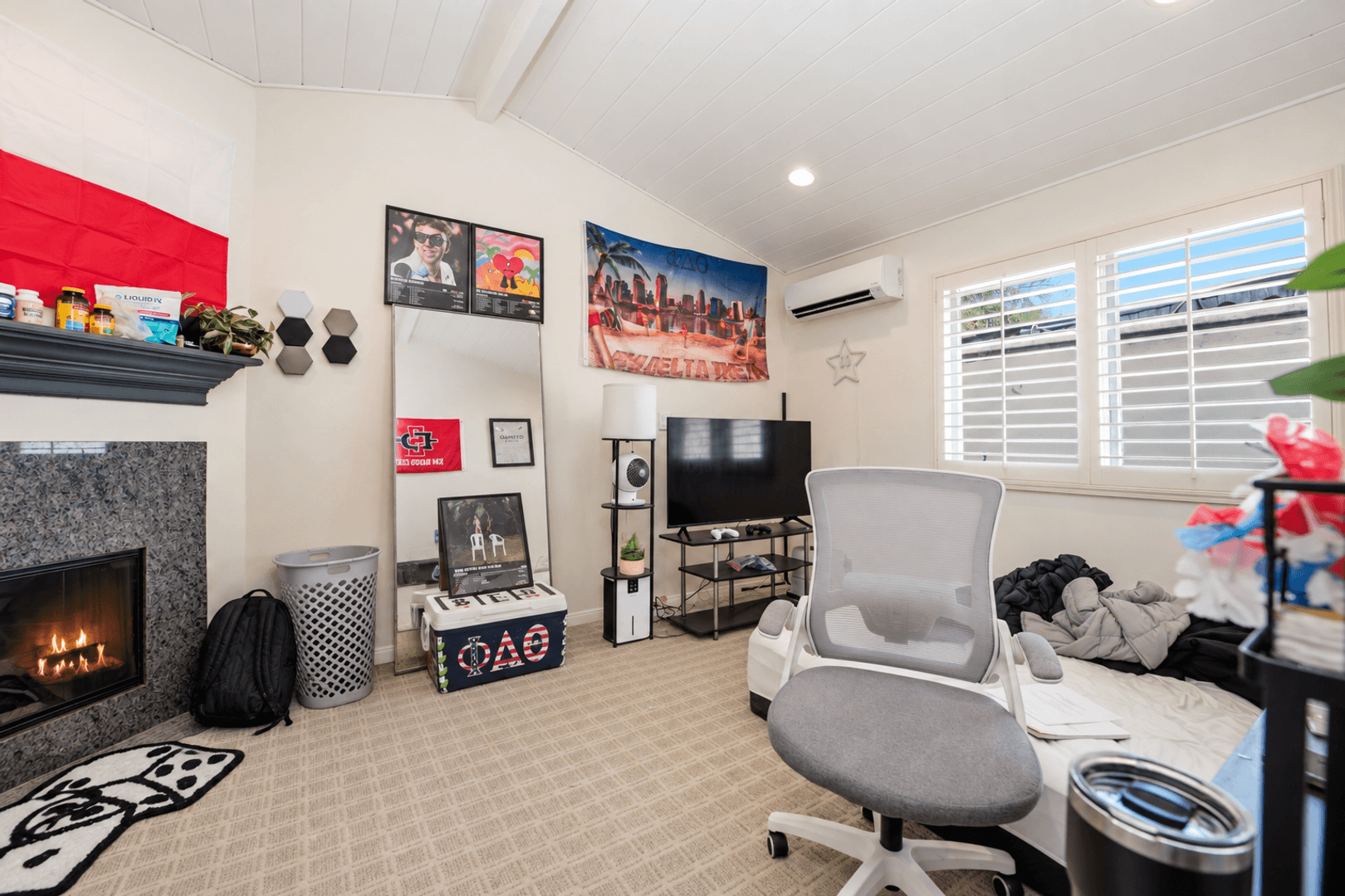 San Diego House: 4854 Campanile Drive