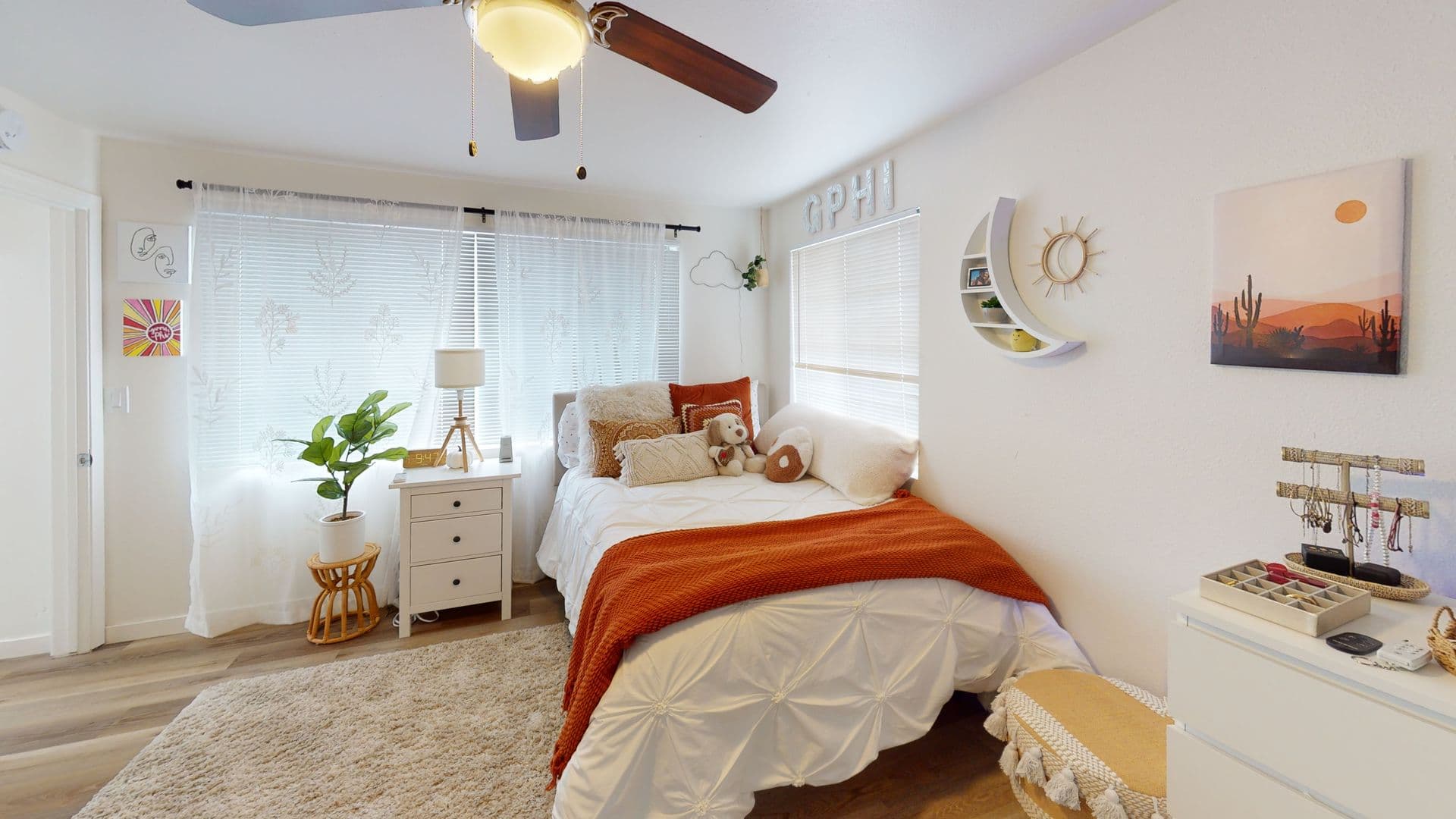 San Diego House: 6328 Mesita Drive
