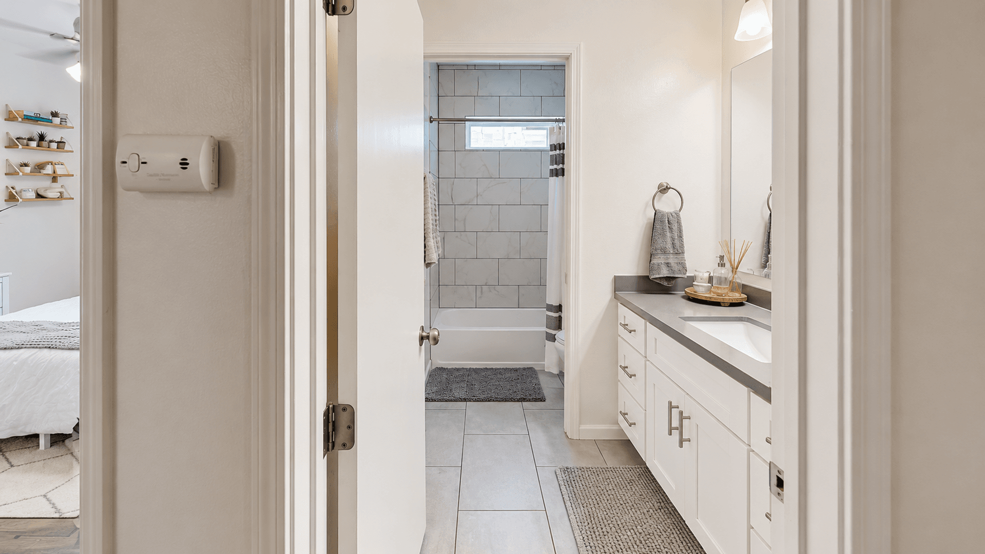 San Diego House: 5531 Mary Lane Drive