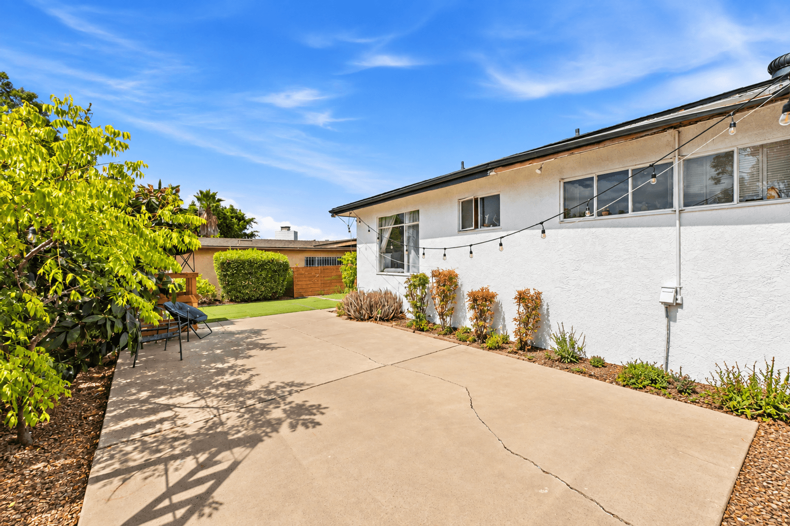 San Diego House: 5449-5451 Dorothy Drive