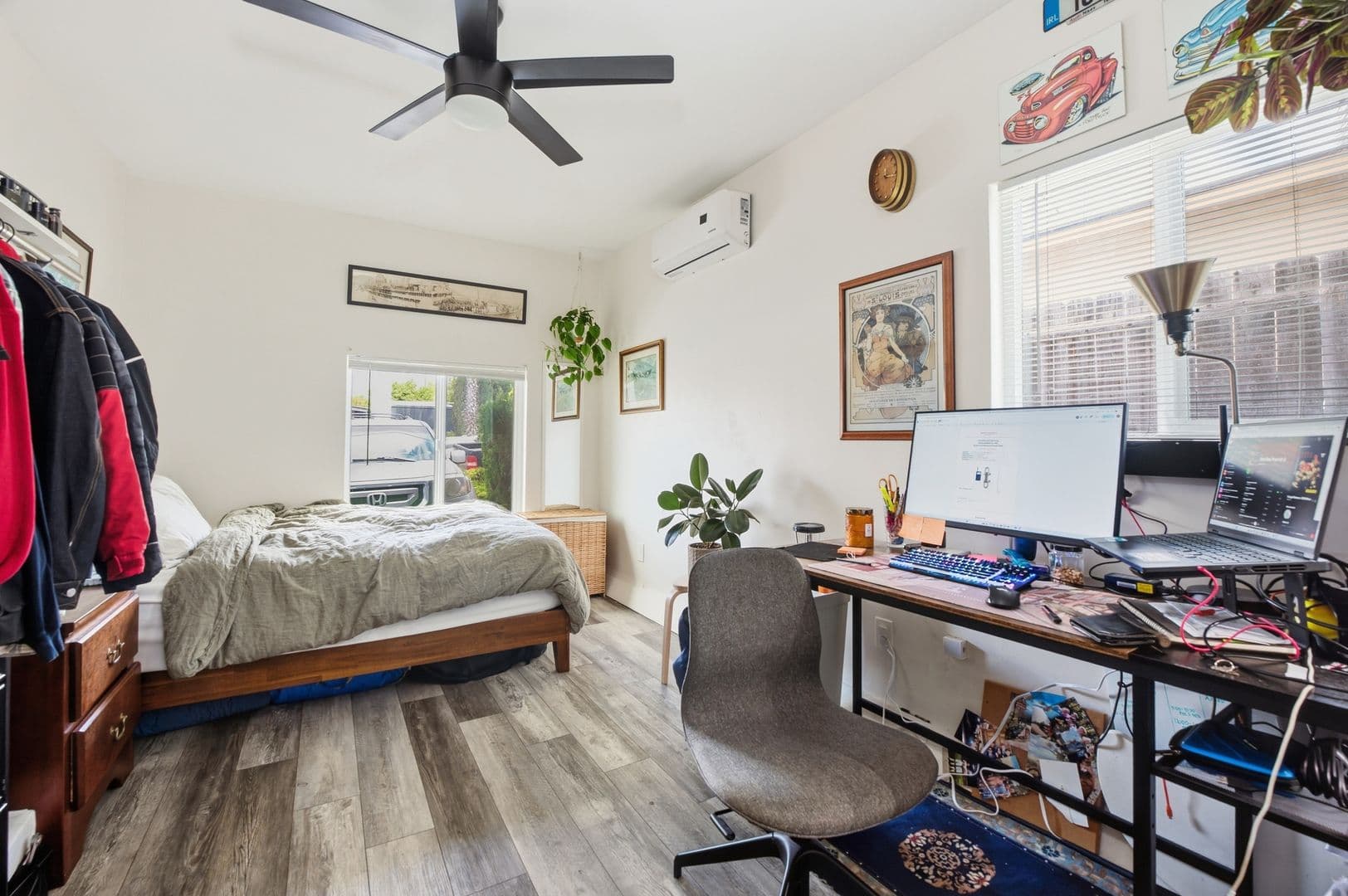 San Diego House: 5449-5451 Dorothy Drive