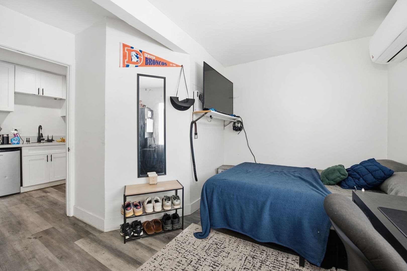 San Diego House: 5449-5451 Dorothy Drive
