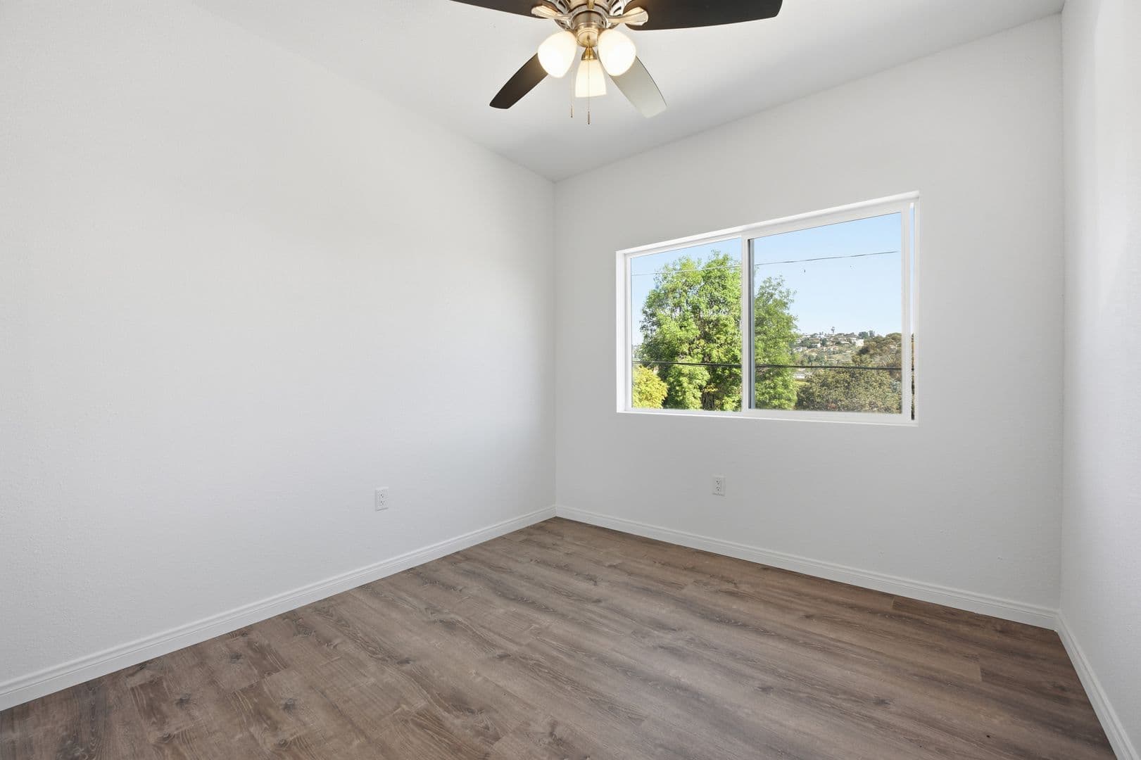 San Diego House: 5426 Brockbank Place