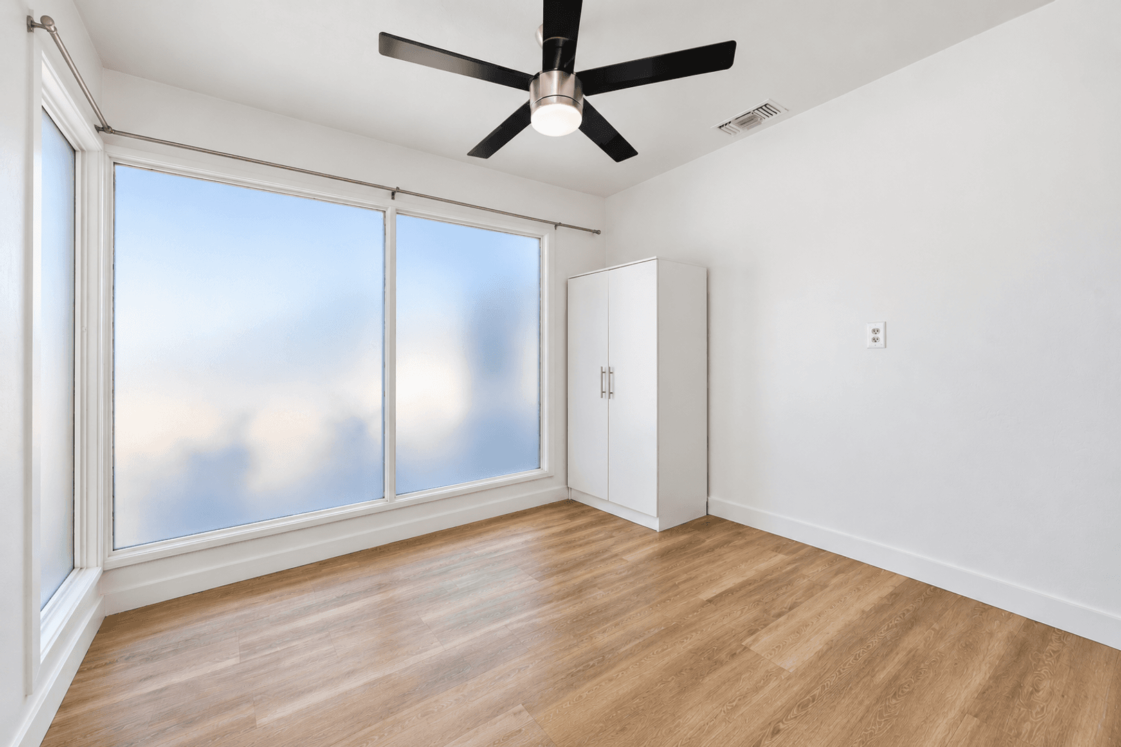 San Diego House: 5172 Brockbank Place