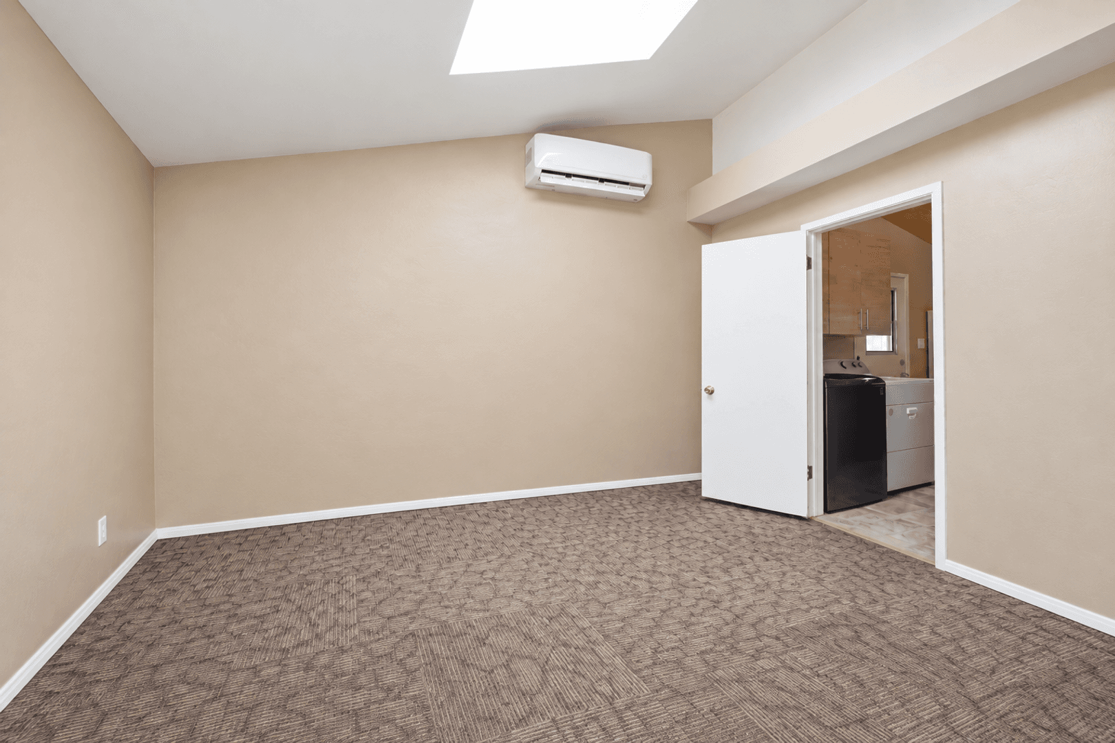San Diego House: 5231 Remington Road