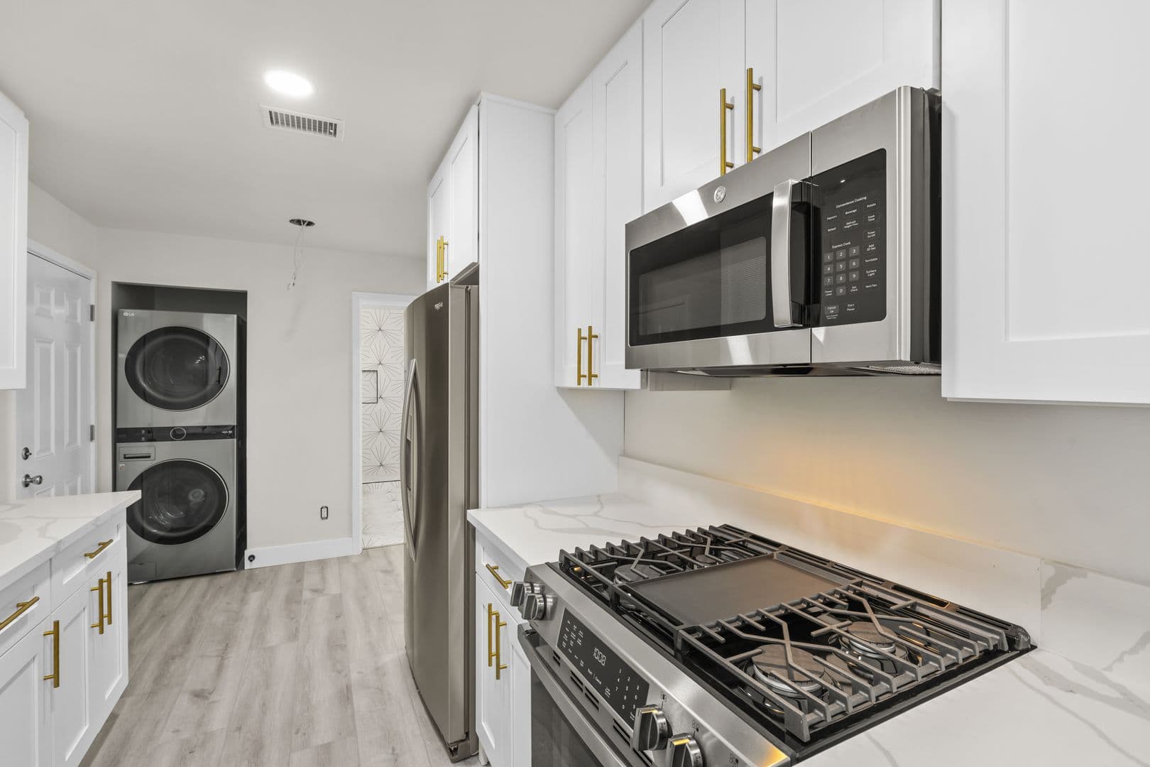 San Diego House: 6246 Rose Street