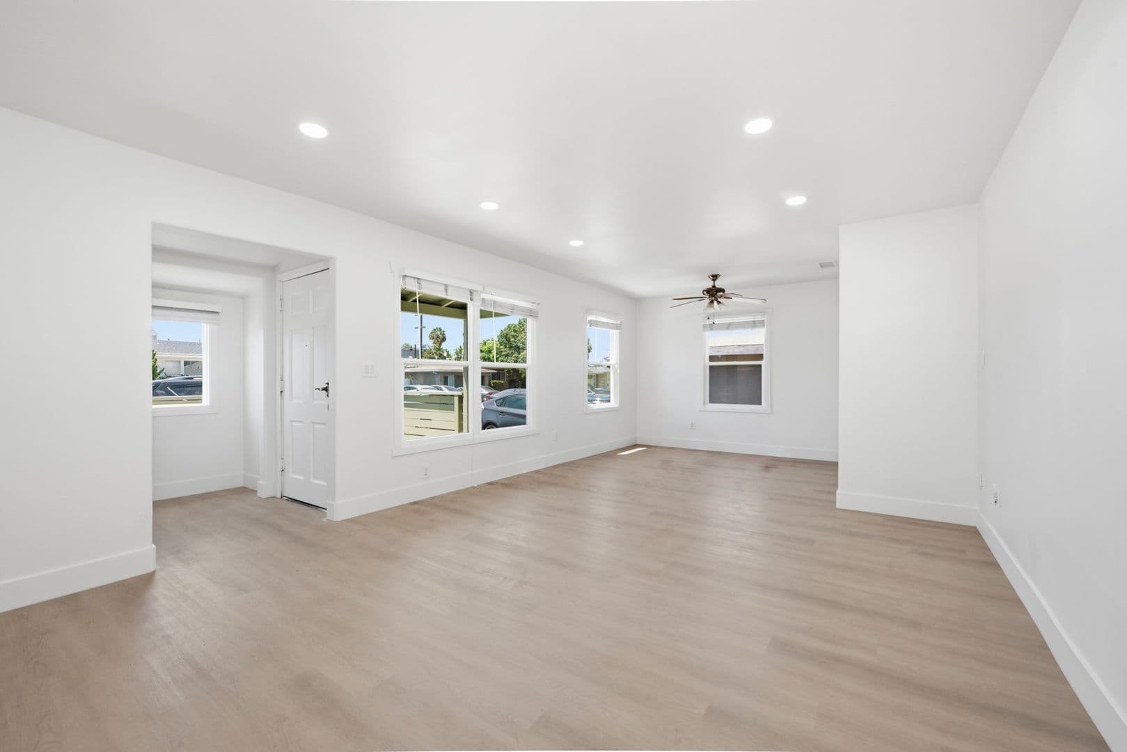San Diego House: 6204 Mary Lane Drive