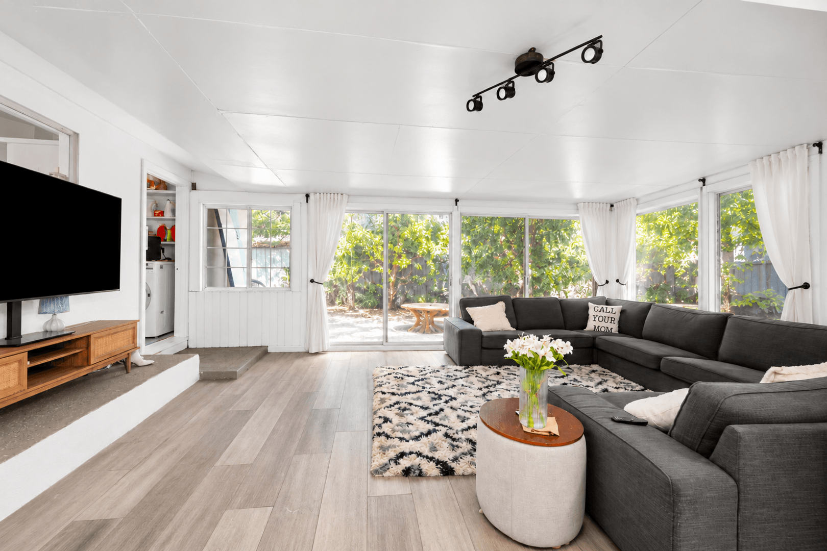 San Diego House: 5332-5334 Redding Road