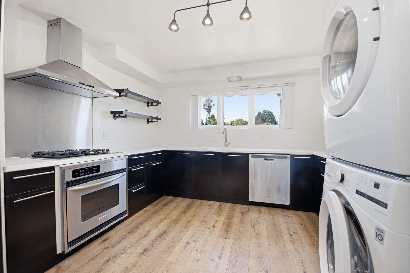 San Diego House: 6105 Dorothy Drive