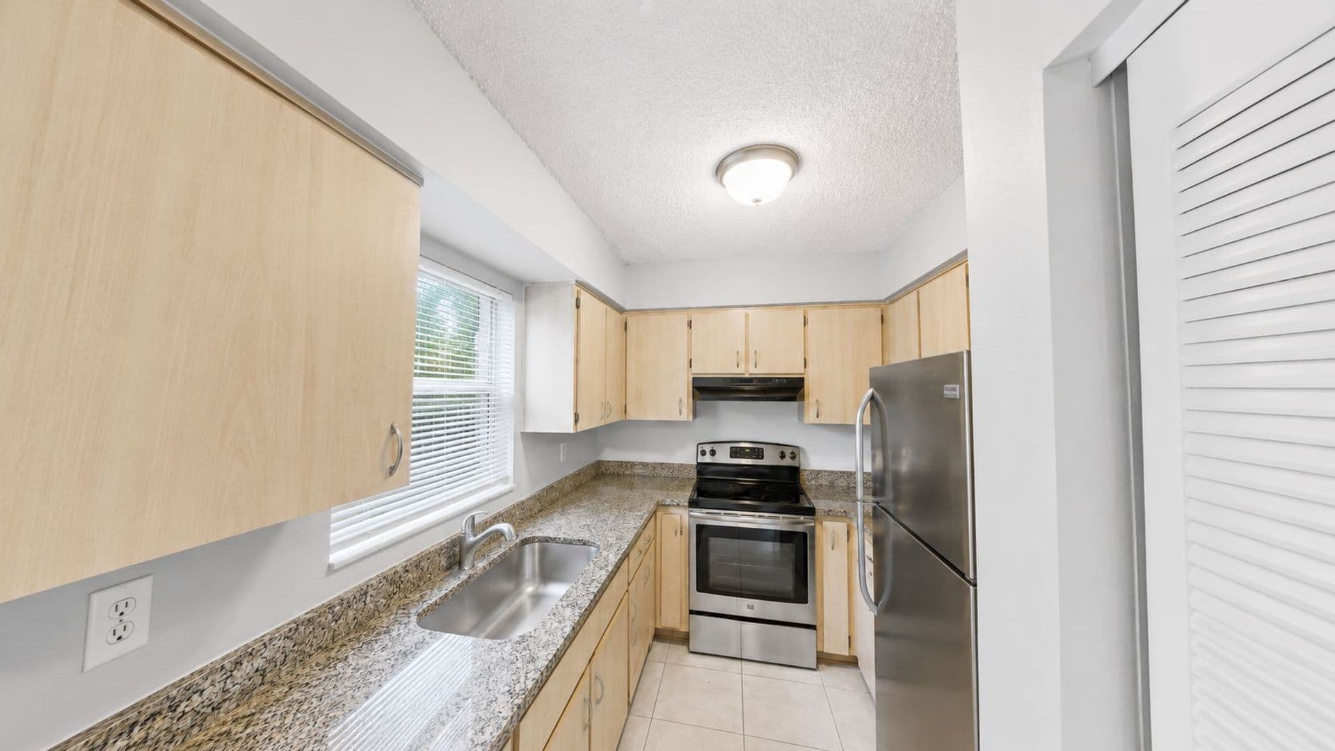 Spring Hill Apartment: 10352-10358 Hemlock St.