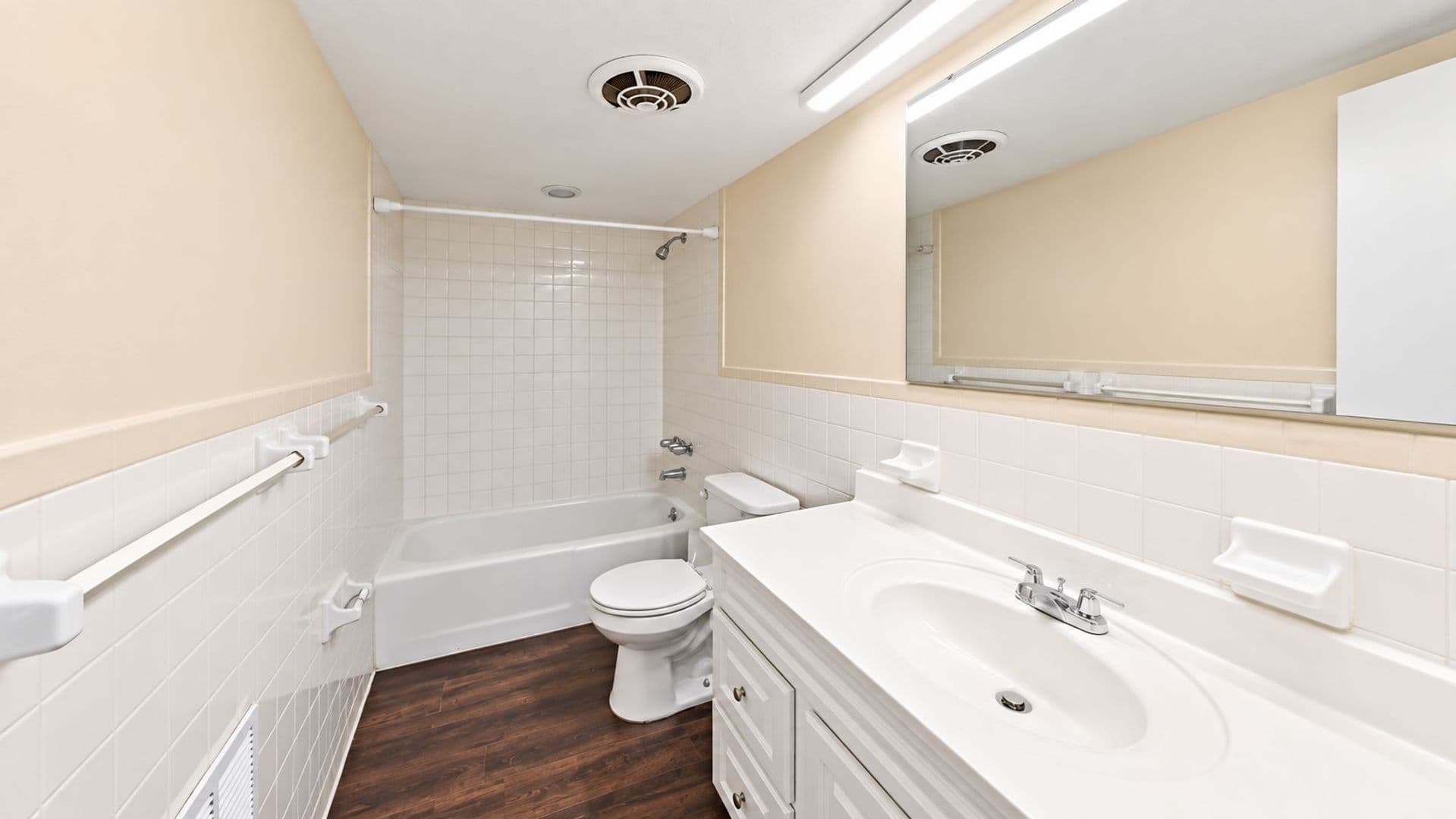 Tampa Apartment: 1017 E Seneca Ave.